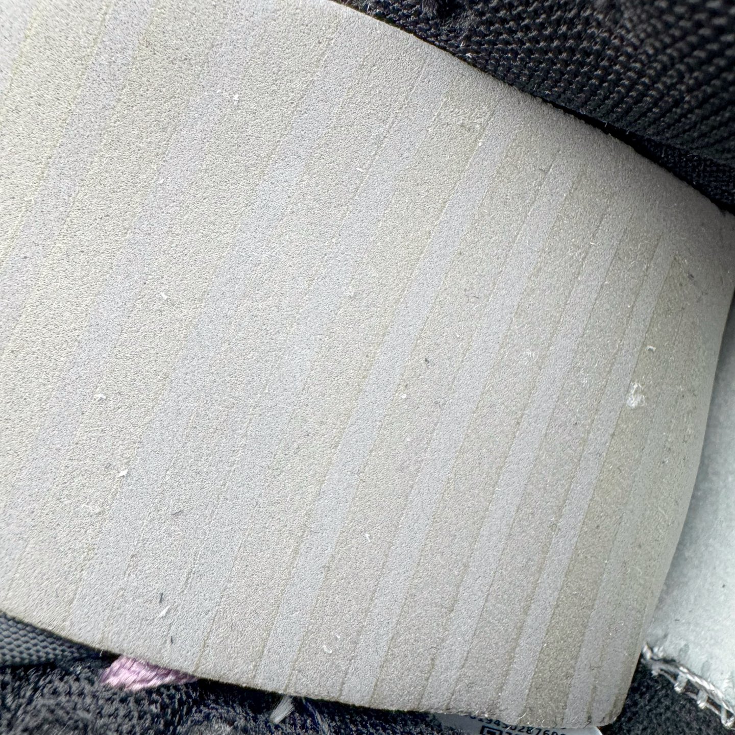 图片[10]-＃YC纯原 NK Dunk Low 香芋浪漫 DD1391-100 当街头风邂逅香芋紫的温柔，以经典黑白为画布，主调是宛如香芋牛奶般的灰紫色，侧身Swoosh如月光丝带，营造出细腻的渐变层次，自带高级滤镜。无论是搭配裙装的温柔，还是搭配牛仔裤的随性，它都能轻松驾驭，成为你日常穿搭的点睛之笔。定制系列天花板 无原鞋不开发 全系列得物原鞋一比一校对开发 配色持续更新中 终端对接 优势输出 全套原厂楦头原纸板数据档案倾力打造 原汁原味莞产 极致还原 圈内最强针车工艺 高端零售指定版 广东原厂配套原盒原标 鞋盒分三个尺码段 原厂冲刀 超高清洁度 全鞋零毛边皮料切割 采用原厂百宏鞋带以及原厂百宏织唛舌标 内标可供原厂几率过验 进口原装条纹中底布 四线拉帮白色点胶 原厂拉帮手法遵循公司 原厂电绣 极致还原 SIZE 40 40.5 41 42 42.5 43 44 44.5 45 46-选品中心