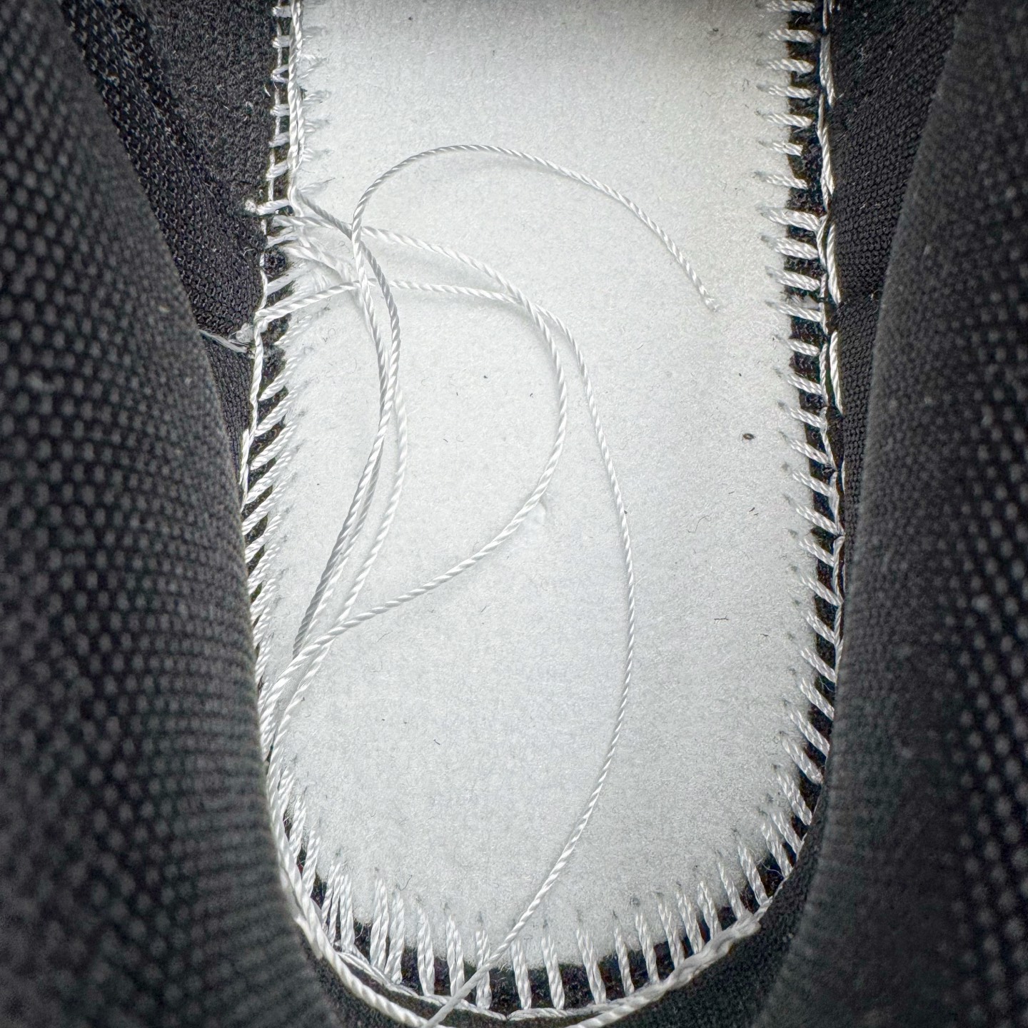 图片[11]-＃YC纯原 NK Dunk Low 香芋浪漫 DD1391-100 当街头风邂逅香芋紫的温柔，以经典黑白为画布，主调是宛如香芋牛奶般的灰紫色，侧身Swoosh如月光丝带，营造出细腻的渐变层次，自带高级滤镜。无论是搭配裙装的温柔，还是搭配牛仔裤的随性，它都能轻松驾驭，成为你日常穿搭的点睛之笔。定制系列天花板 无原鞋不开发 全系列得物原鞋一比一校对开发 配色持续更新中 终端对接 优势输出 全套原厂楦头原纸板数据档案倾力打造 原汁原味莞产 极致还原 圈内最强针车工艺 高端零售指定版 广东原厂配套原盒原标 鞋盒分三个尺码段 原厂冲刀 超高清洁度 全鞋零毛边皮料切割 采用原厂百宏鞋带以及原厂百宏织唛舌标 内标可供原厂几率过验 进口原装条纹中底布 四线拉帮白色点胶 原厂拉帮手法遵循公司 原厂电绣 极致还原 SIZE 40 40.5 41 42 42.5 43 44 44.5 45 46-选品中心