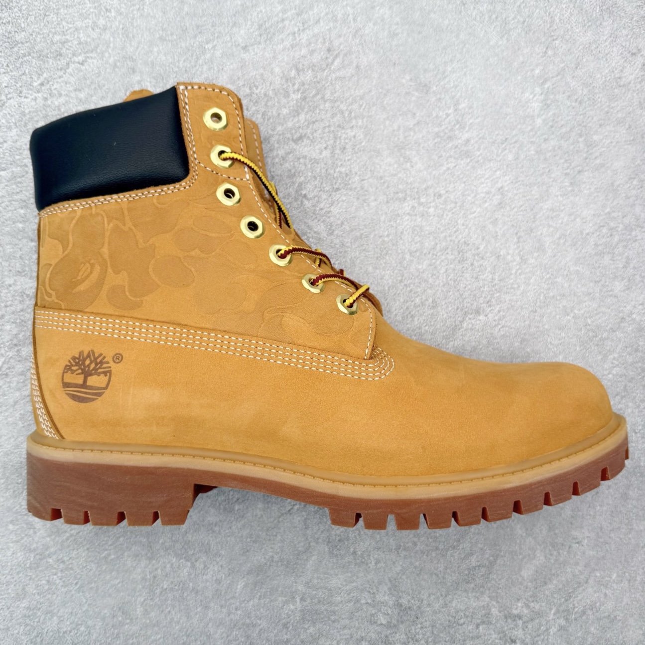 #ZS Timberland x Bape x Undefeated 天伯伦/添柏岚 猿人头 不败 三方联名限量款 卖了两年也卖爆了两年的经典联名款 中山大厂代工生产 原厂精选防水磨砂牛皮 顶级注塑大底 正品四线并齐工艺 原厂bape 纹路压花 横折动态防泼水 原厂包装盒以及配件一应俱全 Size 36 37 38 39.5 40 41 42 43 44 45 46 男码偏大-选品中心