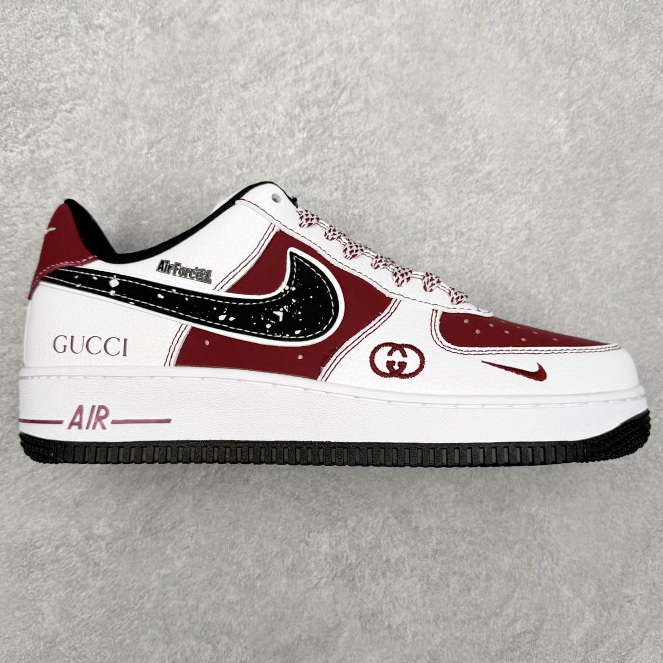 NK Air Force 1´07 Low 空军一号低帮百搭休闲运动板鞋 KK1988-511 柔软、弹性十足的缓震性能和出色的中底设计 横跨复古与现代的外型结合 造就出风靡全球 三十多年的Force 1 直到今天还深受青睐 实拍调校N版已经零色差零失真 百分百还原实物色彩所见即所得 不存在货不对板色差等低级问题 选购参考实物拍摄 不混卖不参货 只用心做好货严格选品 承诺混一赔十 尺码：36 36.5 37.5 38 38.5 39 40 40.5 41 42 42.5 43 44 44.5 45-选品中心