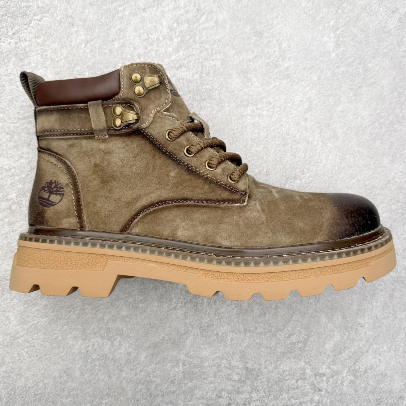 Timberland添柏岚/天伯伦户外中帮休闲大黄靴系列 广东大厂品质 原盒原包装 面料采用意大利🇮🇹顶级磨砂细纹牛皮 搭配防臭防腐真皮乳胶鞋垫 给您完美的穿着体验 质量考究耐穿 型男必备 专治不帅 高品质脚感一流 尺码：38 39 40 41 42 43 44（皮鞋码）-选品中心