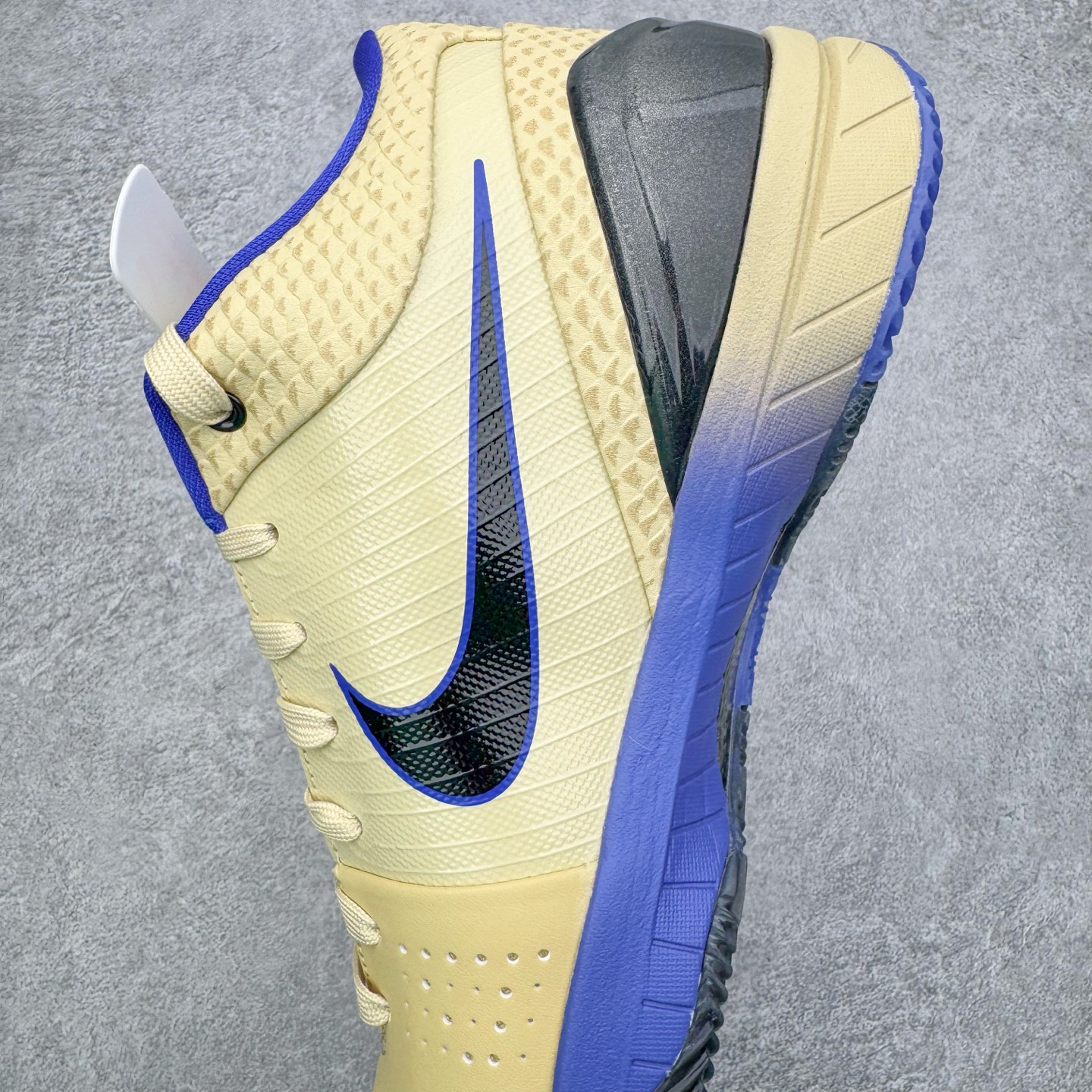 图片[7]-＃灭世 NK Zoom Kobe 4 FC 科比四代 巴塞罗那 金黑紫 IM2532-701 历时半年 重新开版 最高工艺 最高标准 打造顶级实战旗舰标杆 实战属性TOP 1 接受任意版本实战性能正面PK 实力源自深耕实战球鞋的工业底蕴 王者归来绝非空穴来风 杜绝杀猪 感受一分钱十分货诚意巨作 ✅原厂超厚头层磨砂牛皮 ➕独家定制头层蛇鳞纹 ✅正确蛇鳞压印原盒 ✅原厂复刻纸板➕原楦调试 历时半年 打造近乎完美版型（包裹体验 鞋脚一体性 99% 无限接近） ✅中底MD黑色部分为特殊组合工艺 外层复合超薄绒布，触摸触感明显区分市场货品 【市场唯一同步正品工艺货品】 ✅代工级品控 一个月独家售后 为实战保驾护航 尺码：39-47.5-选品中心