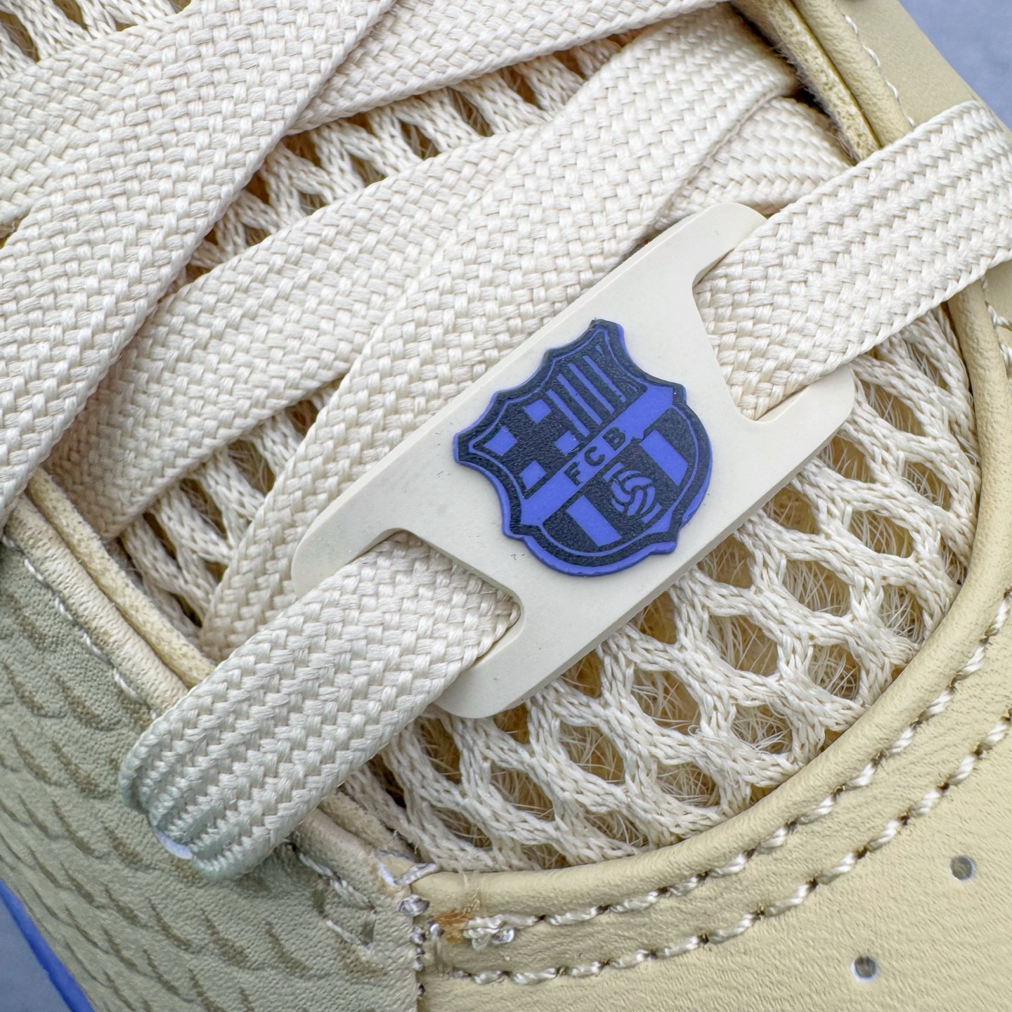 图片[17]-＃灭世 NK Zoom Kobe 4 FC 科比四代 巴塞罗那 金黑紫 IM2532-701 历时半年 重新开版 最高工艺 最高标准 打造顶级实战旗舰标杆 实战属性TOP 1 接受任意版本实战性能正面PK 实力源自深耕实战球鞋的工业底蕴 王者归来绝非空穴来风 杜绝杀猪 感受一分钱十分货诚意巨作 ✅原厂超厚头层磨砂牛皮 ➕独家定制头层蛇鳞纹 ✅正确蛇鳞压印原盒 ✅原厂复刻纸板➕原楦调试 历时半年 打造近乎完美版型（包裹体验 鞋脚一体性 99% 无限接近） ✅中底MD黑色部分为特殊组合工艺 外层复合超薄绒布，触摸触感明显区分市场货品 【市场唯一同步正品工艺货品】 ✅代工级品控 一个月独家售后 为实战保驾护航 尺码：39-47.5-选品中心