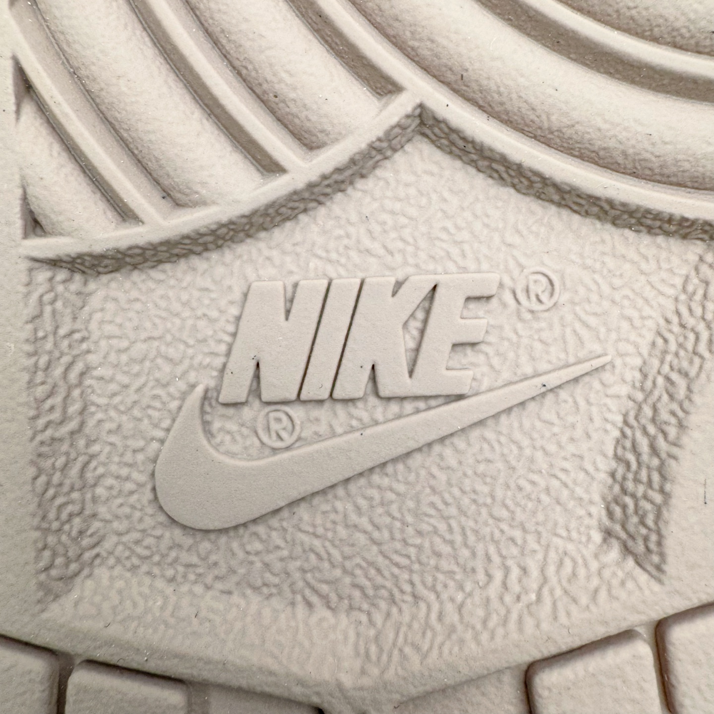 图片[19]-＃YC纯原 NK Dunk Low 粉棕 DD1503-125 实力大厂出品 新配色陆续开发 利润个位数只为口碑 全套原纸板楦头开发 确保原汁原味 完美呈现DUNK版型 一比一鞋头弧度高度鞋身弧度 此版本只针对中端市场 皮料材质有所更替 其他数据细节工艺流程均保持一致 绝不口嗨 细节品控鞋型随意对比 独家私模官方第六代原厂航空铝磨具打磨大底 鞋头坡度极致还原 无解鞋型 原盒原配 圈内天花板工艺 原厂玻璃冲刀 超高清洁度 全鞋零毛边皮料切割 原厂中底布点胶 中底布拉帮走线遵循公司 尺码：36 36.5 37.5 38 38.5 39 40 40.5 41 42 42.5 43 44 44.5 45 46-选品中心