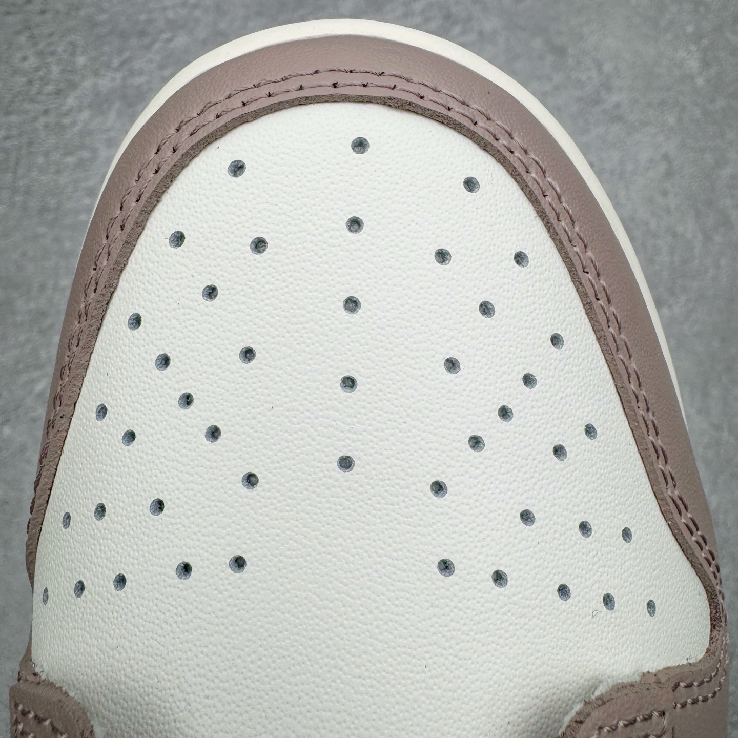 图片[14]-＃YC纯原 NK Dunk Low 粉棕 DD1503-125 实力大厂出品 新配色陆续开发 利润个位数只为口碑 全套原纸板楦头开发 确保原汁原味 完美呈现DUNK版型 一比一鞋头弧度高度鞋身弧度 此版本只针对中端市场 皮料材质有所更替 其他数据细节工艺流程均保持一致 绝不口嗨 细节品控鞋型随意对比 独家私模官方第六代原厂航空铝磨具打磨大底 鞋头坡度极致还原 无解鞋型 原盒原配 圈内天花板工艺 原厂玻璃冲刀 超高清洁度 全鞋零毛边皮料切割 原厂中底布点胶 中底布拉帮走线遵循公司 尺码：36 36.5 37.5 38 38.5 39 40 40.5 41 42 42.5 43 44 44.5 45 46-选品中心