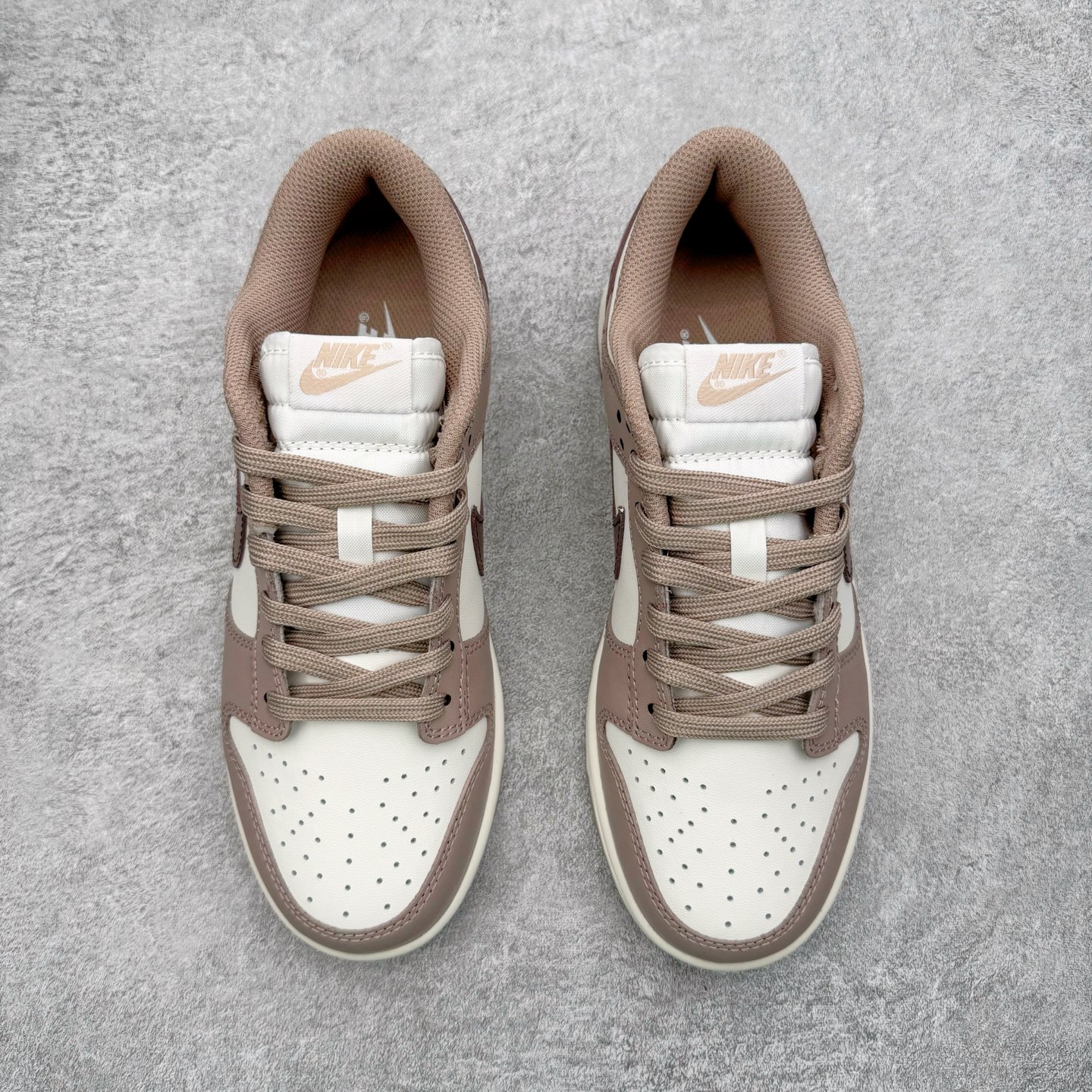 图片[2]-＃YC纯原 NK Dunk Low 粉棕 DD1503-125 实力大厂出品 新配色陆续开发 利润个位数只为口碑 全套原纸板楦头开发 确保原汁原味 完美呈现DUNK版型 一比一鞋头弧度高度鞋身弧度 此版本只针对中端市场 皮料材质有所更替 其他数据细节工艺流程均保持一致 绝不口嗨 细节品控鞋型随意对比 独家私模官方第六代原厂航空铝磨具打磨大底 鞋头坡度极致还原 无解鞋型 原盒原配 圈内天花板工艺 原厂玻璃冲刀 超高清洁度 全鞋零毛边皮料切割 原厂中底布点胶 中底布拉帮走线遵循公司 尺码：36 36.5 37.5 38 38.5 39 40 40.5 41 42 42.5 43 44 44.5 45 46-选品中心