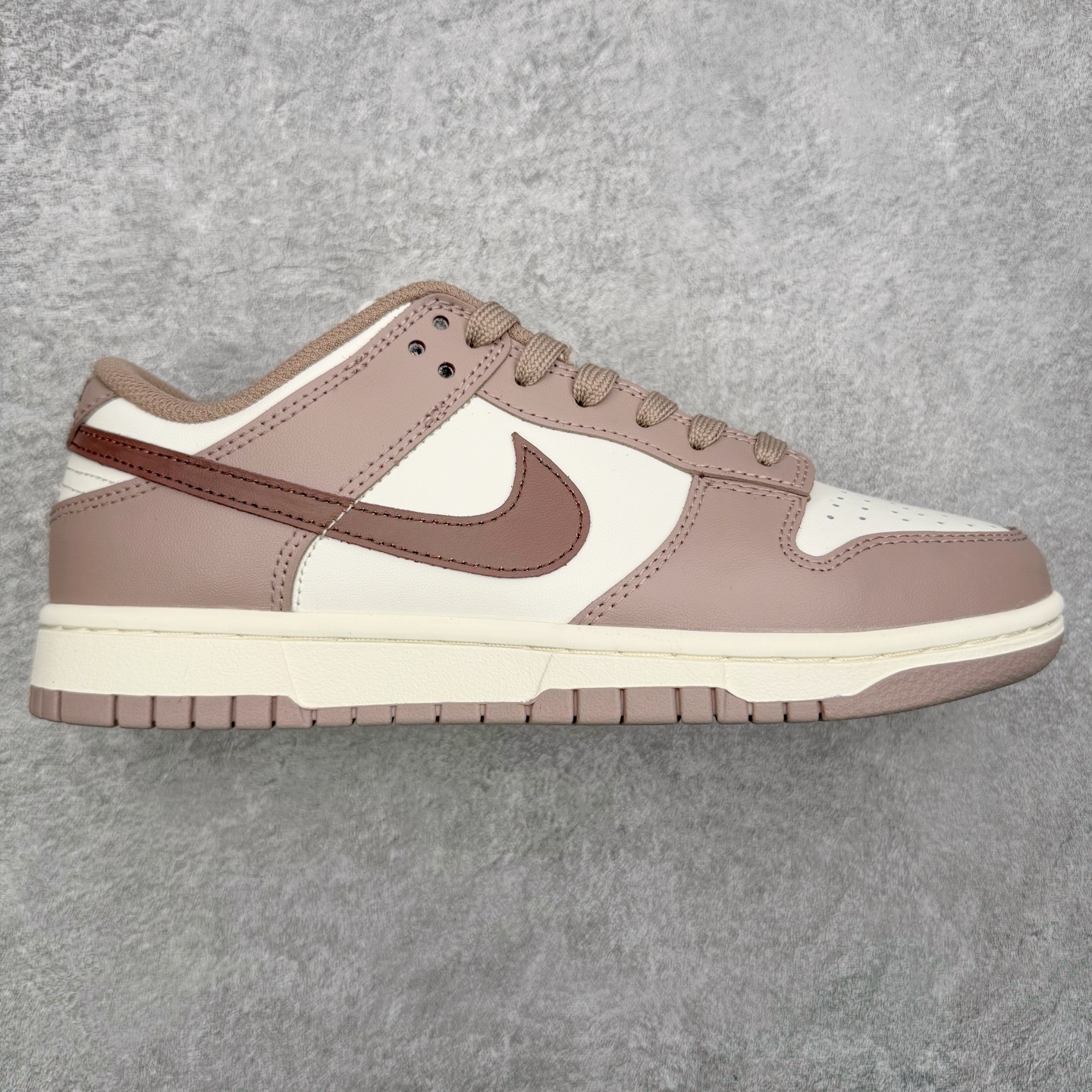 ＃YC纯原 NK Dunk Low 粉棕 DD1503-125 实力大厂出品 新配色陆续开发 利润个位数只为口碑 全套原纸板楦头开发 确保原汁原味 完美呈现DUNK版型 一比一鞋头弧度高度鞋身弧度 此版本只针对中端市场 皮料材质有所更替 其他数据细节工艺流程均保持一致 绝不口嗨 细节品控鞋型随意对比 独家私模官方第六代原厂航空铝磨具打磨大底 鞋头坡度极致还原 无解鞋型 原盒原配 圈内天花板工艺 原厂玻璃冲刀 超高清洁度 全鞋零毛边皮料切割 原厂中底布点胶 中底布拉帮走线遵循公司 尺码：36 36.5 37.5 38 38.5 39 40 40.5 41 42 42.5 43 44 44.5 45 46-选品中心