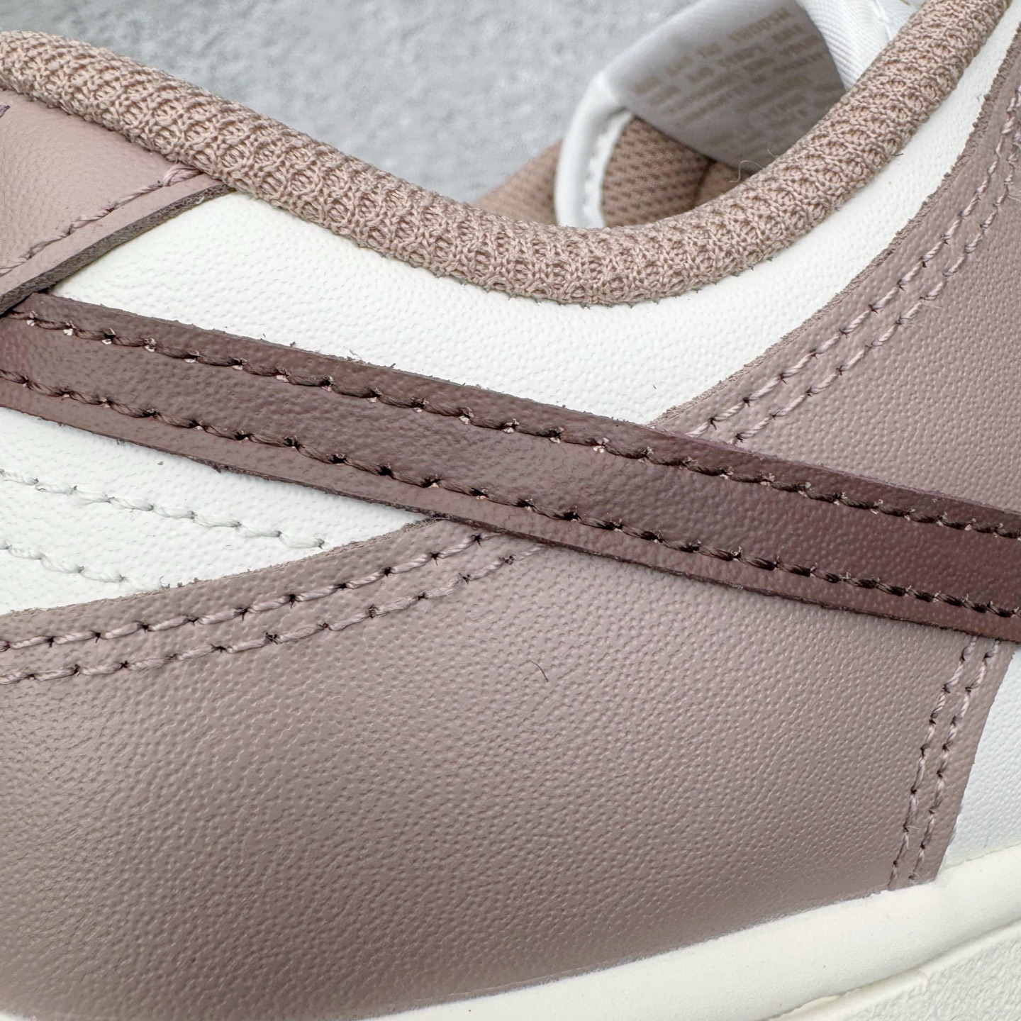 图片[16]-＃YC纯原 NK Dunk Low 粉棕 DD1503-125 实力大厂出品 新配色陆续开发 利润个位数只为口碑 全套原纸板楦头开发 确保原汁原味 完美呈现DUNK版型 一比一鞋头弧度高度鞋身弧度 此版本只针对中端市场 皮料材质有所更替 其他数据细节工艺流程均保持一致 绝不口嗨 细节品控鞋型随意对比 独家私模官方第六代原厂航空铝磨具打磨大底 鞋头坡度极致还原 无解鞋型 原盒原配 圈内天花板工艺 原厂玻璃冲刀 超高清洁度 全鞋零毛边皮料切割 原厂中底布点胶 中底布拉帮走线遵循公司 尺码：36 36.5 37.5 38 38.5 39 40 40.5 41 42 42.5 43 44 44.5 45 46-选品中心