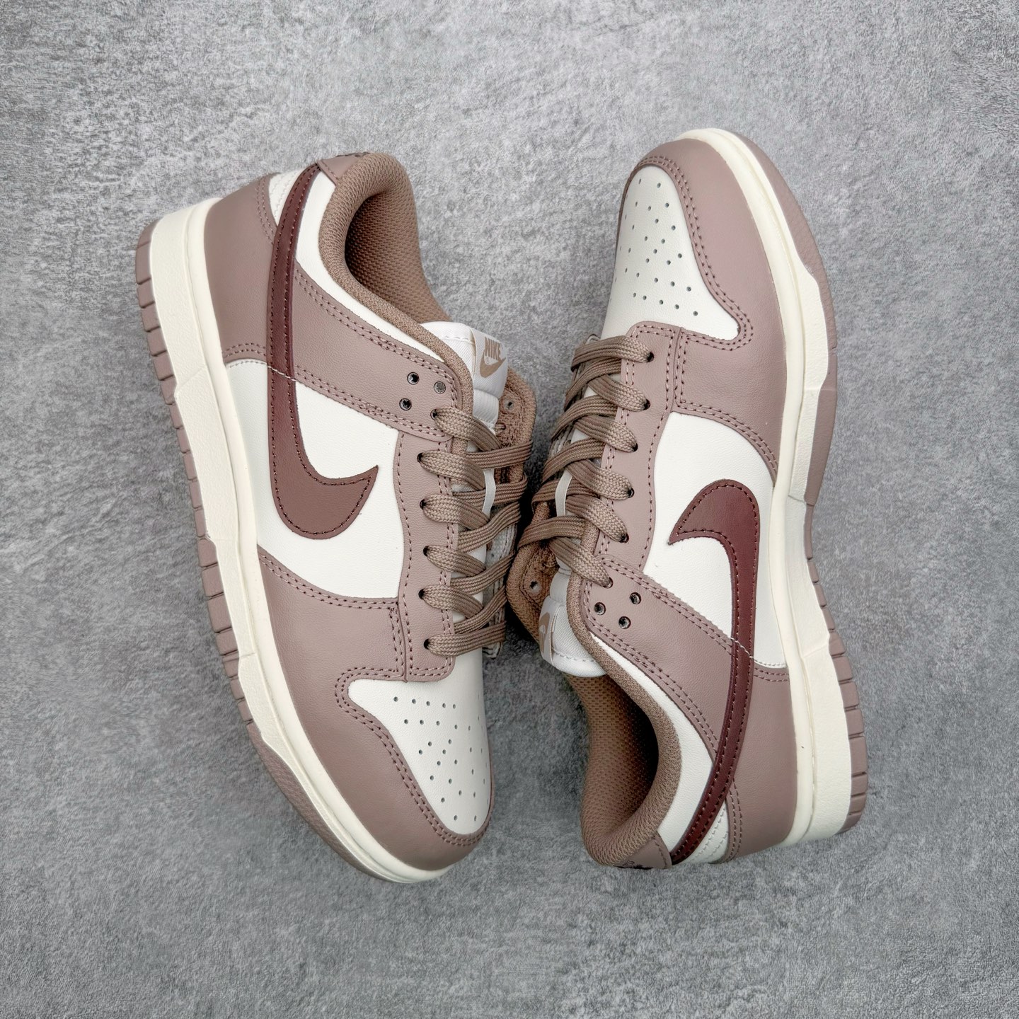 图片[3]-＃YC纯原 NK Dunk Low 粉棕 DD1503-125 实力大厂出品 新配色陆续开发 利润个位数只为口碑 全套原纸板楦头开发 确保原汁原味 完美呈现DUNK版型 一比一鞋头弧度高度鞋身弧度 此版本只针对中端市场 皮料材质有所更替 其他数据细节工艺流程均保持一致 绝不口嗨 细节品控鞋型随意对比 独家私模官方第六代原厂航空铝磨具打磨大底 鞋头坡度极致还原 无解鞋型 原盒原配 圈内天花板工艺 原厂玻璃冲刀 超高清洁度 全鞋零毛边皮料切割 原厂中底布点胶 中底布拉帮走线遵循公司 尺码：36 36.5 37.5 38 38.5 39 40 40.5 41 42 42.5 43 44 44.5 45 46-选品中心