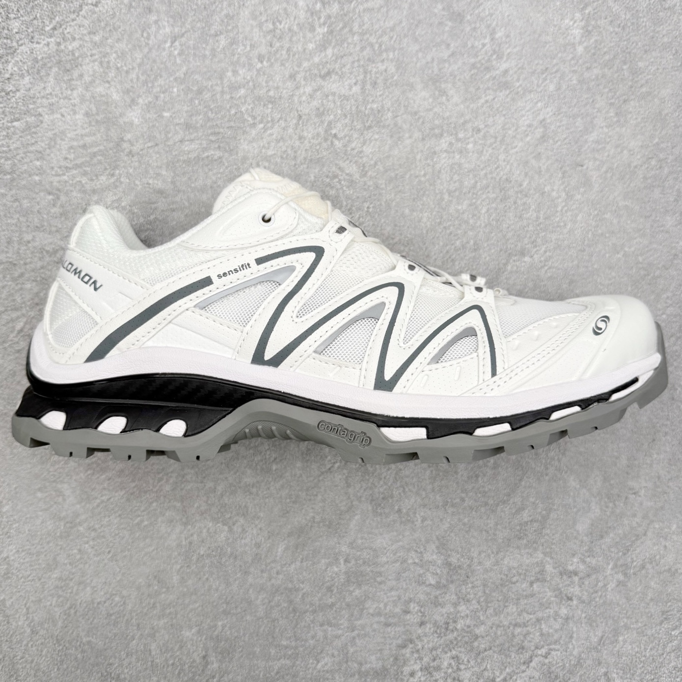 ＃PK纯原福利 Salomon XT-QUEST ADV 萨洛蒙潮流越野机能户外功能鞋 基于市场现有版本全新升级调整改良 现阶段市场最强产物 全新主色陆续出货 大底描漆工整零瑕疵 鞋头定型弧度完美 纯原外贸平台特供订单 耗时半年巨作 全套原纸板楦头开发 原厂特供网布配套加持 确保原汁原味 完美呈现版型 原档数据独家私模五层组合大底 男女鞋同步官方开发至46.5 原装Ortholite轻量化鞋垫 中底布带钢印编号 原厂TPU锁扣 进口港宝加持 后跟自然饱满 还原公司包裹性 基于 SALOMON 初代 XT 鞋身造型并搭载 4D ADVANCED CHASSIS™ 大底打造而成 为这款 XT-QUEST 带来了多项足部控制与保护等功能性 如在运动过程中控制左右晃动的过程而提高稳定性、改善长途越野过程中足中到足尖的过渡、提高感知岩石的精确度以抵抗尖锐物体对脚底的伤害以及采用动态缓冲来增强穿着舒适感 从而减轻疲劳感 使XT-QUEST 成为一双舒适且安全的户外之履 尺码：36 36.5 37.5 38 38.5 39 40 40.5 41 42 42.5 43 44 44.5 45-选品中心