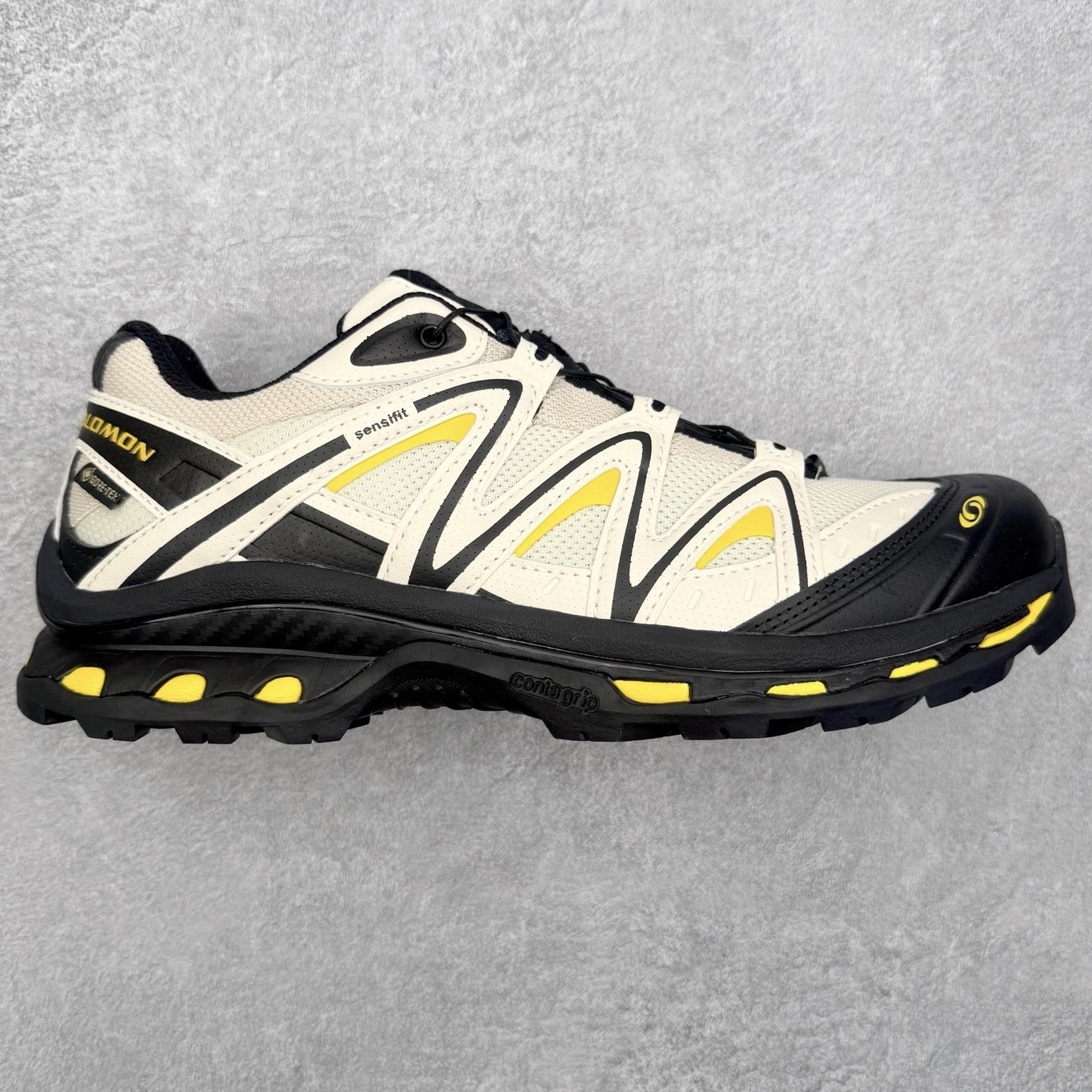 ＃PK纯原福利 Salomon XT-QUEST ADV 萨洛蒙潮流越野机能户外功能鞋 基于市场现有版本全新升级调整改良 现阶段市场最强产物 全新主色陆续出货 大底描漆工整零瑕疵 鞋头定型弧度完美 纯原外贸平台特供订单 耗时半年巨作 全套原纸板楦头开发 原厂特供网布配套加持 确保原汁原味 完美呈现版型 原档数据独家私模五层组合大底 男女鞋同步官方开发至46.5 原装Ortholite轻量化鞋垫 中底布带钢印编号 原厂TPU锁扣 进口港宝加持 后跟自然饱满 还原公司包裹性 基于 SALOMON 初代 XT 鞋身造型并搭载 4D ADVANCED CHASSIS™ 大底打造而成 为这款 XT-QUEST 带来了多项足部控制与保护等功能性 如在运动过程中控制左右晃动的过程而提高稳定性、改善长途越野过程中足中到足尖的过渡、提高感知岩石的精确度以抵抗尖锐物体对脚底的伤害以及采用动态缓冲来增强穿着舒适感 从而减轻疲劳感 使XT-QUEST 成为一双舒适且安全的户外之履 尺码：36 36.5 37.5 38 38.5 39 40 40.5 41 42 42.5 43 44 44.5 45-选品中心