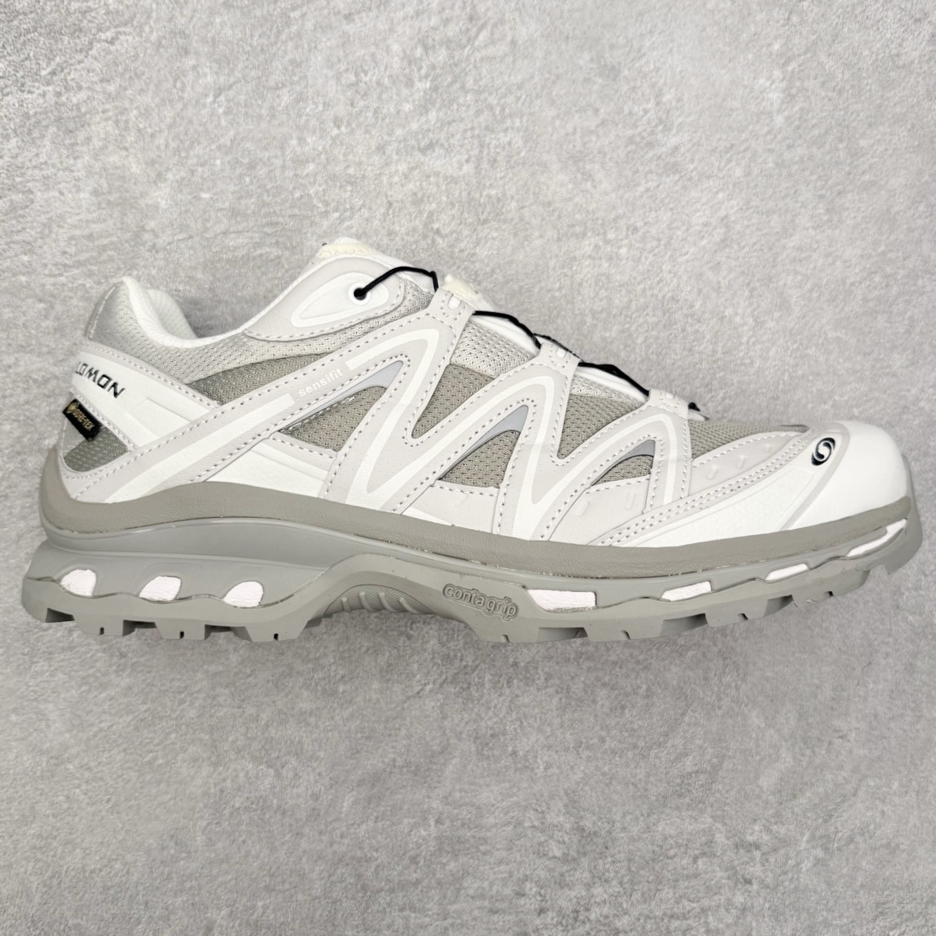 ＃PK纯原福利 Salomon XT-QUEST ADV 萨洛蒙潮流越野机能户外功能鞋 基于市场现有版本全新升级调整改良 现阶段市场最强产物 全新主色陆续出货 大底描漆工整零瑕疵 鞋头定型弧度完美 纯原外贸平台特供订单 耗时半年巨作 全套原纸板楦头开发 原厂特供网布配套加持 确保原汁原味 完美呈现版型 原档数据独家私模五层组合大底 男女鞋同步官方开发至46.5 原装Ortholite轻量化鞋垫 中底布带钢印编号 原厂TPU锁扣 进口港宝加持 后跟自然饱满 还原公司包裹性 基于 SALOMON 初代 XT 鞋身造型并搭载 4D ADVANCED CHASSIS™ 大底打造而成 为这款 XT-QUEST 带来了多项足部控制与保护等功能性 如在运动过程中控制左右晃动的过程而提高稳定性、改善长途越野过程中足中到足尖的过渡、提高感知岩石的精确度以抵抗尖锐物体对脚底的伤害以及采用动态缓冲来增强穿着舒适感 从而减轻疲劳感 使XT-QUEST 成为一双舒适且安全的户外之履 尺码：36 36.5 37.5 38 38.5 39 40 40.5 41 42 42.5 43 44 44.5 45-选品中心