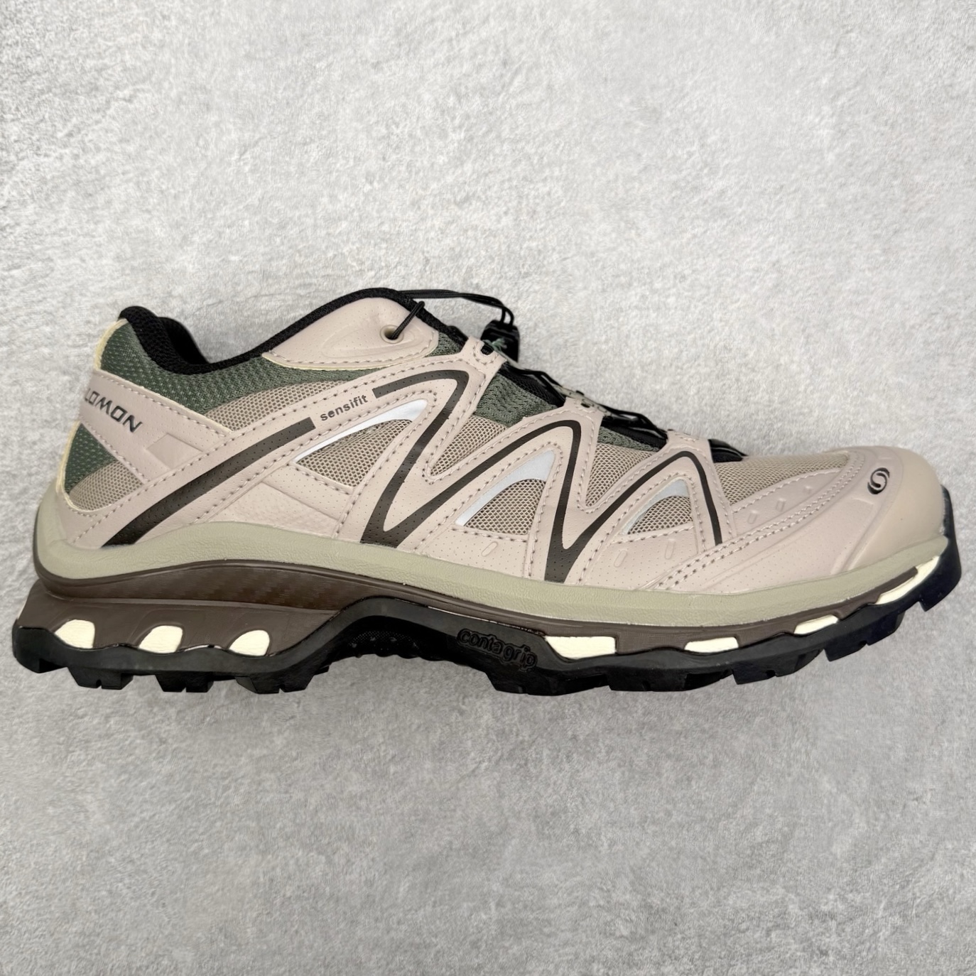 图片[3]-＃PK纯原福利 Salomon XT-QUEST ADV 萨洛蒙潮流越野机能户外功能鞋 基于市场现有版本全新升级调整改良 现阶段市场最强产物 全新主色陆续出货 大底描漆工整零瑕疵 鞋头定型弧度完美 纯原外贸平台特供订单 耗时半年巨作 全套原纸板楦头开发 原厂特供网布配套加持 确保原汁原味 完美呈现版型 原档数据独家私模五层组合大底 男女鞋同步官方开发至46.5 原装Ortholite轻量化鞋垫 中底布带钢印编号 原厂TPU锁扣 进口港宝加持 后跟自然饱满 还原公司包裹性 基于 SALOMON 初代 XT 鞋身造型并搭载 4D ADVANCED CHASSIS™ 大底打造而成 为这款 XT-QUEST 带来了多项足部控制与保护等功能性 如在运动过程中控制左右晃动的过程而提高稳定性、改善长途越野过程中足中到足尖的过渡、提高感知岩石的精确度以抵抗尖锐物体对脚底的伤害以及采用动态缓冲来增强穿着舒适感 从而减轻疲劳感 使XT-QUEST 成为一双舒适且安全的户外之履 尺码：36 36.5 37.5 38 38.5 39 40 40.5 41 42 42.5 43 44 44.5 45-选品中心