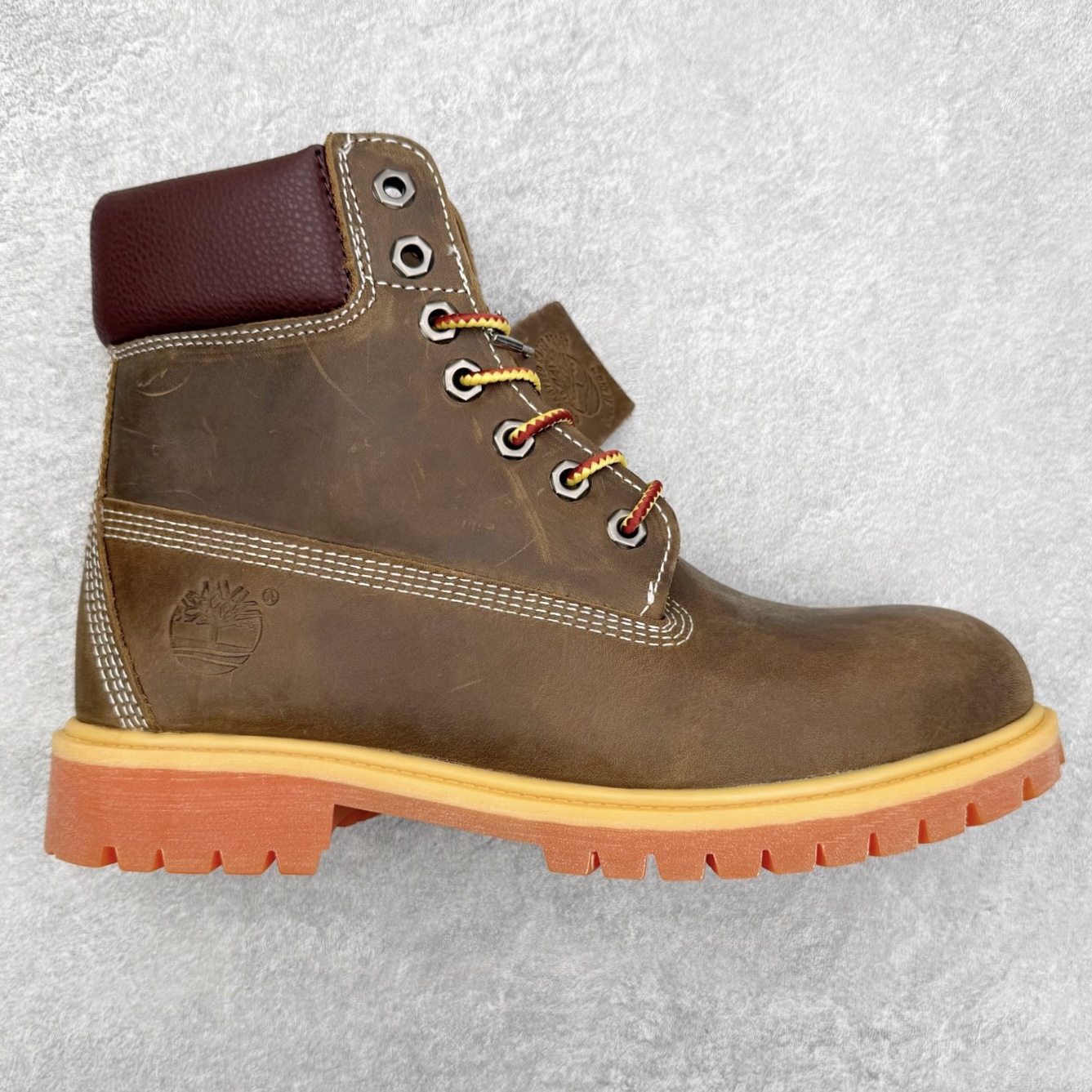 Timberland 添柏岚/天伯伦 25秋冬新款 经典户外休闲大黄靴 广东大厂品质 原盒原包装 面料采用意大利🇮🇹顶级磨砂细纹牛皮搭配防臭防腐真皮乳胶鞋垫给您完美的穿着体验 质量考究耐穿型男必备 专治不帅 高品质脚感一流 货号：TB99350 尺码：35 36 37 38 39 40 41 42 43 44 (标准码)-选品中心