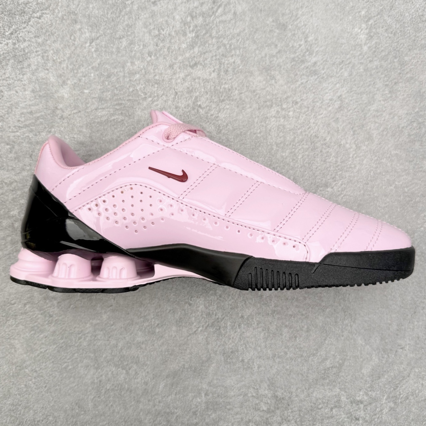 NK Total 90 Shox Secutor Magia 百搭舒适 耐磨 足球鞋 实拍调校N版已经零色差零失真 百分百还原实物色彩所见即所得 不存在货不对板色差等低级问题 选购参考实物拍摄 不混卖不参货 只用心做好货严格选品 承诺混一赔十 尺码：36 36.5 37.5 38 38.5 39 40 40.5 41 42 42.5 43 44 44.5 45-选品中心