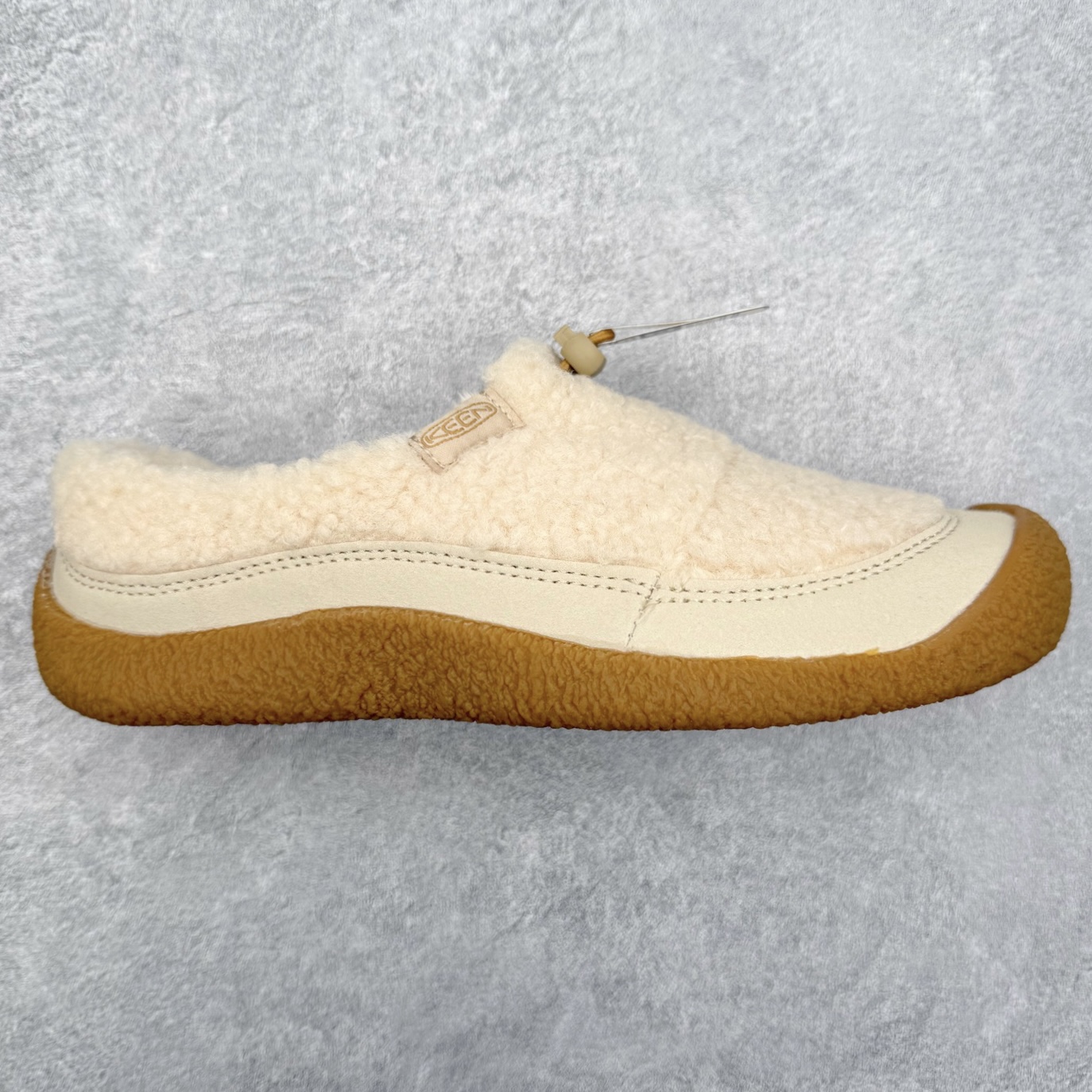 中山原单货 极力推荐版本 KEEN 科恩 Howser 3 Slide 爆款小羊蹄上线了 原创版型 简约外形时尚可户内户外任意穿梭 弹力鞋带锁定系统方便穿脱 橡胶大底 环保无异味 舒适的一脚蹬设计 创新家居混合款式 主货号：1026651 尺码：35 36 37 38 39 40 41-选品中心