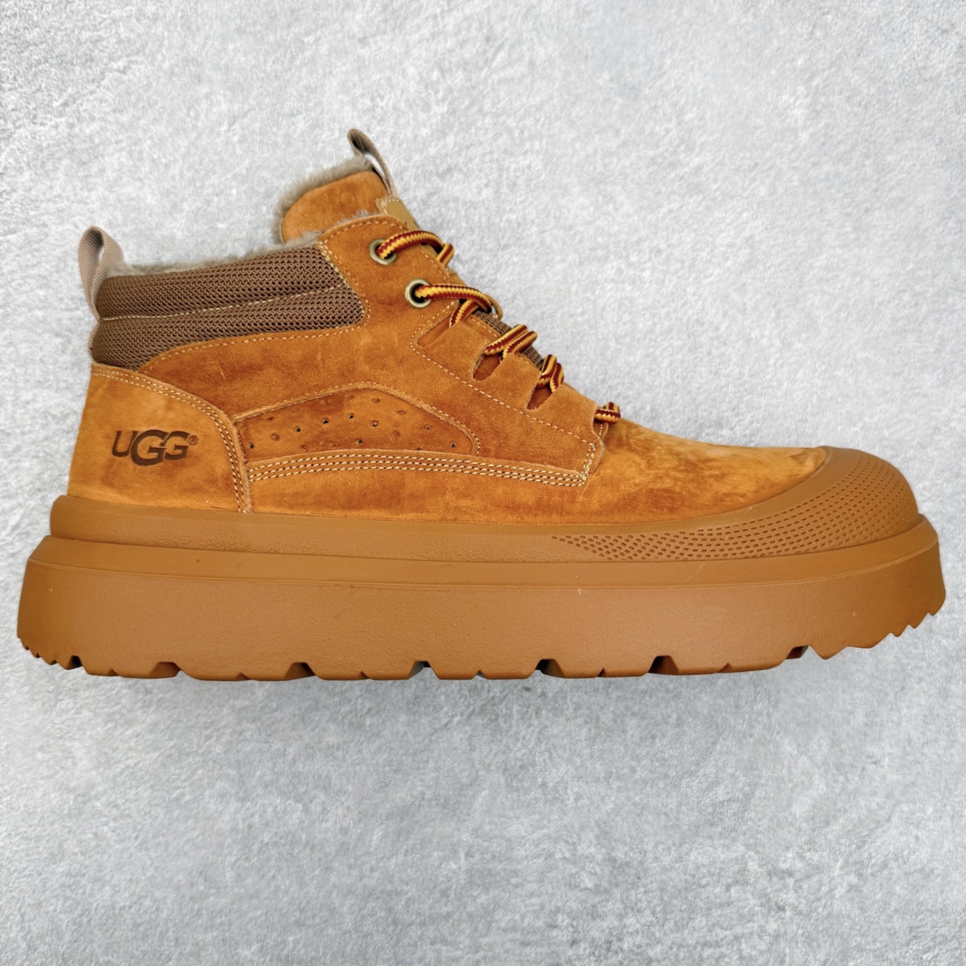 UGG Tasman Weather Hybrid 塔斯曼混合系列户外中帮休闲马丁靴雪地靴UGG秋冬新品 秋冬必备(内里加绒保暖🔥)时尚休闲马丁靴雪地靴系列 代购专供品质 面料采用进口头层牛皮材质 鞋内里采用🔥毛茸一体内里保暖锁热。外置防滑橡胶大底 系带设计 穿脱十分方便 采用TPU模压定型真皮鞋面材质#科技外底防滑,耐磨性和良好的弹性!尺码:39-44-选品中心