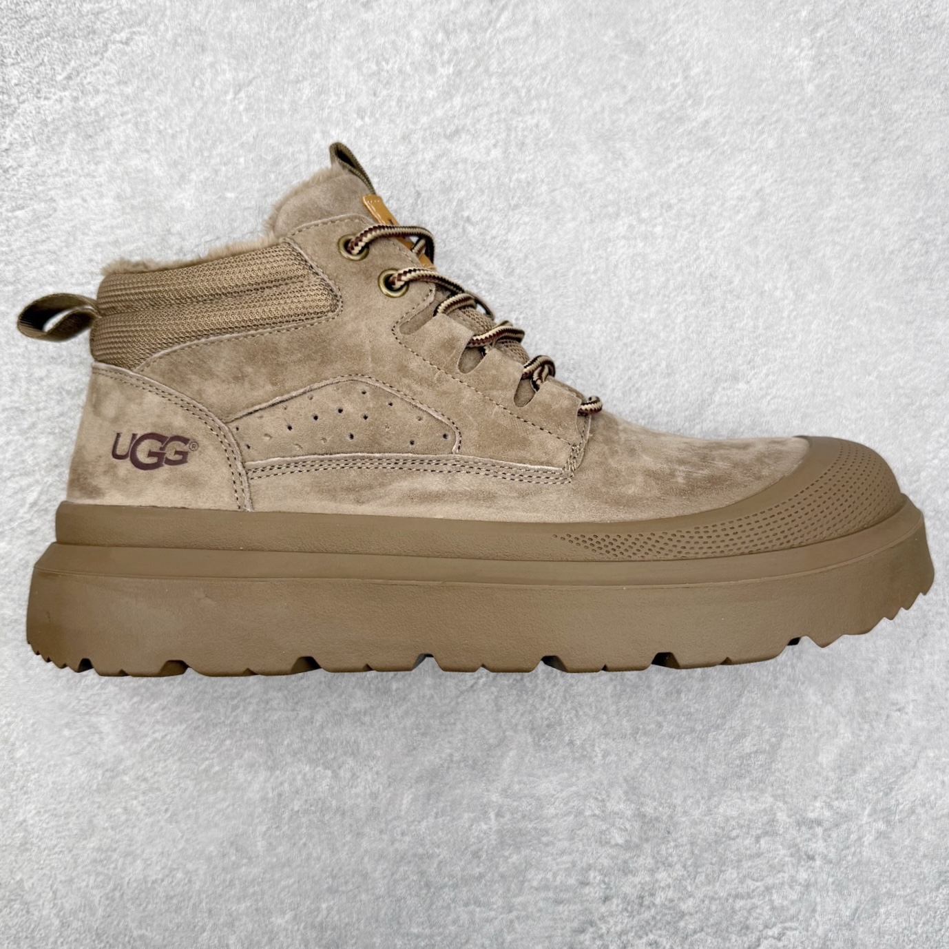 UGG Tasman Weather Hybrid 塔斯曼混合系列户外中帮休闲马丁靴雪地靴UGG秋冬新品 秋冬必备（内里加绒保暖🔥）时尚休闲马丁靴雪地靴系列 代购专供品质 面料采用进口头层牛皮材质 鞋内里采用🔥毛茸一体内里保暖锁热。外置防滑橡胶大底 系带设计 穿脱十分方便 采用TPU模压定型真皮鞋面材质#科技外底防滑,耐磨性和良好的弹性！尺码：39-44-选品中心