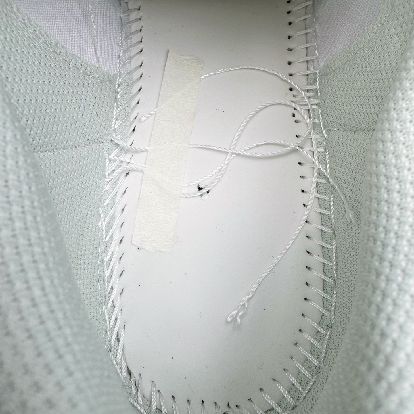 图片[10]-＃XP纯原套现福利 AD Originals Superstar 经典复古贝壳头板鞋 JR1333 诞生于1969年 是第一双将全皮面鞋 身与橡胶鞋头结合在一起的低帮篮球鞋 Superstar最开始 是作为高帮篮球鞋Pro Model的低帮版本而出现的 但因为其独特和醒目的橡胶鞋头造型而让大家熟知 被大家形象地称为\\\”shelltoe\\\”贝壳头 在70年代的美国职业篮球场上 接近3/4的NBA球员都将这双Superstar作为场上用鞋 80年代之后 经过不断的改良和发展 Superstar逐渐成为横跨时装、音乐、街头文化、休闲和运动等各大领域的时尚潮鞋 尺码：36 36.5 37 38 38.5 39 40 40.5 41 42 42.5 43 44 44.5 45-选品中心