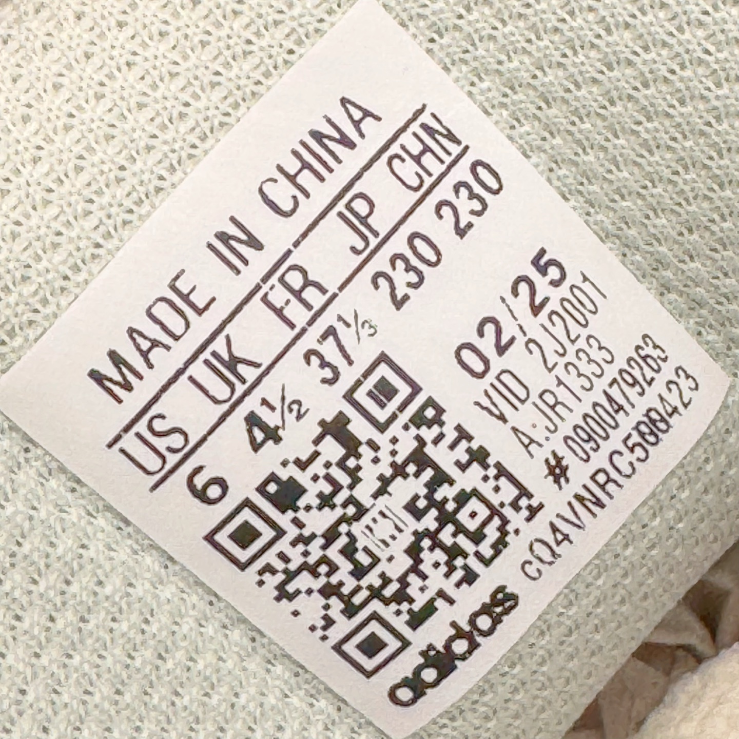 图片[11]-＃XP纯原套现福利 AD Originals Superstar 经典复古贝壳头板鞋 JR1333 诞生于1969年 是第一双将全皮面鞋 身与橡胶鞋头结合在一起的低帮篮球鞋 Superstar最开始 是作为高帮篮球鞋Pro Model的低帮版本而出现的 但因为其独特和醒目的橡胶鞋头造型而让大家熟知 被大家形象地称为\\\”shelltoe\\\”贝壳头 在70年代的美国职业篮球场上 接近3/4的NBA球员都将这双Superstar作为场上用鞋 80年代之后 经过不断的改良和发展 Superstar逐渐成为横跨时装、音乐、街头文化、休闲和运动等各大领域的时尚潮鞋 尺码：36 36.5 37 38 38.5 39 40 40.5 41 42 42.5 43 44 44.5 45-选品中心