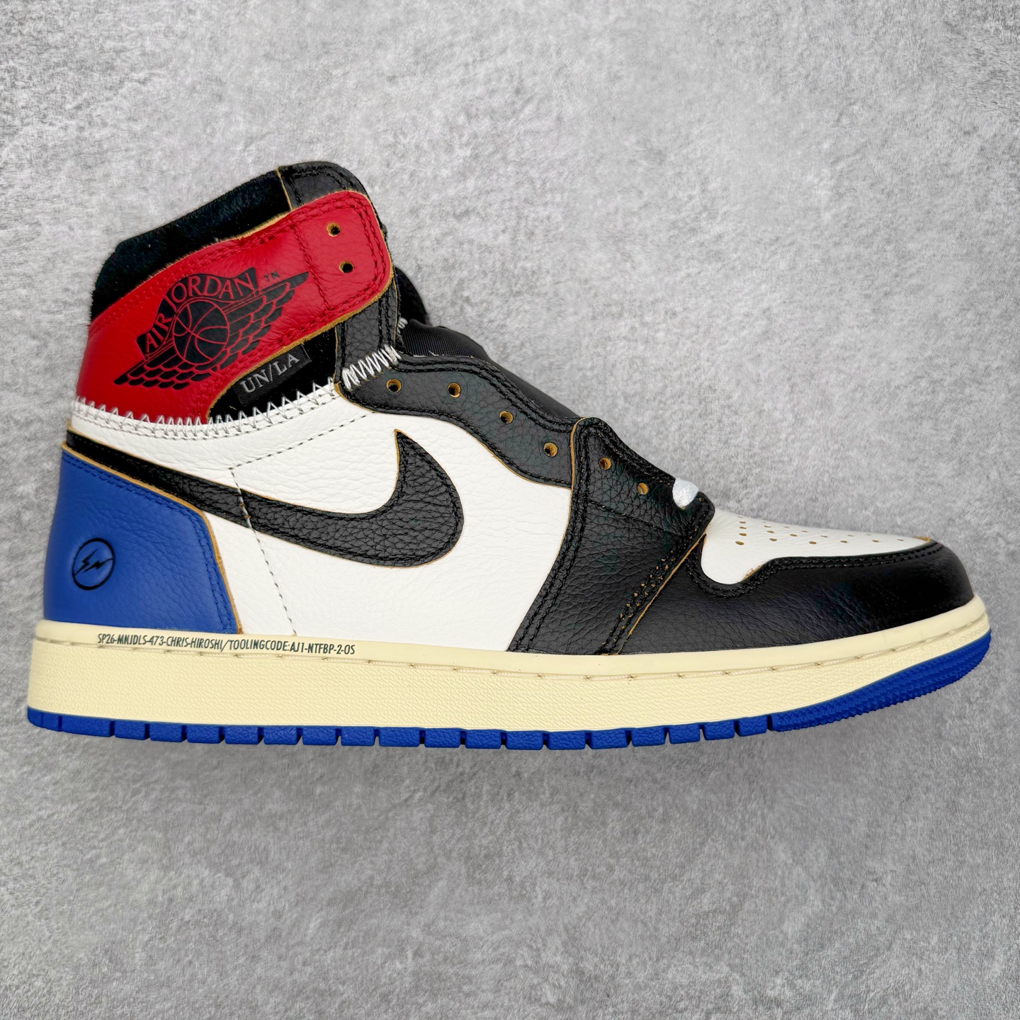 ＃PK纯原 Union LA x Fragment Design x Air Jordan AJ1 Retro High NRG 三方联名四色拼接灰白蓝红 IO7847-002 圈内最强系列 高端零售特供批次 产品品控稳定性领先行业 各方面均可对飙L版 良心定价不杀猪 SZ原厂全套原楦原纸板冲刀磨具开发 原厂皮料加持 原厂港宝加持定型后跟R度完美 同源原厂电绣 飞翼针数密度立体效果一致 百分百一致原鞋 原厂拉帮工艺 针距密度一致 后跟弧度收口自然不对折 极致一眼正品既视感 进口玻璃冲刀皮料裁剪零毛边 全鞋电脑针车工艺 品控清洁度最高QC检验标准 免检产品 原厂订购鞋盒、鞋标、防尘纸、鞋撑、鞋带 追求极致的原厂味道 尺码：36 36.5 37.5 38 38.5 39 40 40.5 41 42 42.5 43 44 44.5 45 46 47.5-选品中心