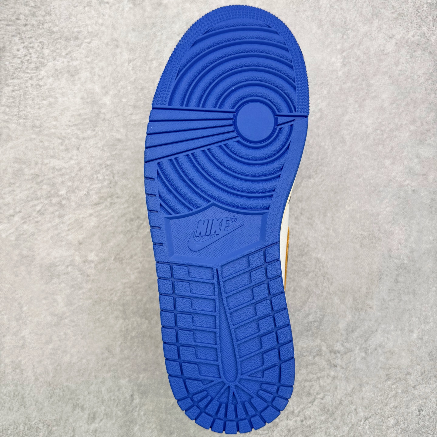 图片[9]-＃PK纯原 Union LA x Fragment Design x Air Jordan AJ1 Retro High NRG 三方联名四色拼接灰白蓝红 IO7847-002 圈内最强系列 高端零售特供批次 产品品控稳定性领先行业 各方面均可对飙L版 良心定价不杀猪 SZ原厂全套原楦原纸板冲刀磨具开发 原厂皮料加持 原厂港宝加持定型后跟R度完美 同源原厂电绣 飞翼针数密度立体效果一致 百分百一致原鞋 原厂拉帮工艺 针距密度一致 后跟弧度收口自然不对折 极致一眼正品既视感 进口玻璃冲刀皮料裁剪零毛边 全鞋电脑针车工艺 品控清洁度最高QC检验标准 免检产品 原厂订购鞋盒、鞋标、防尘纸、鞋撑、鞋带 追求极致的原厂味道 尺码：36 36.5 37.5 38 38.5 39 40 40.5 41 42 42.5 43 44 44.5 45 46 47.5-选品中心