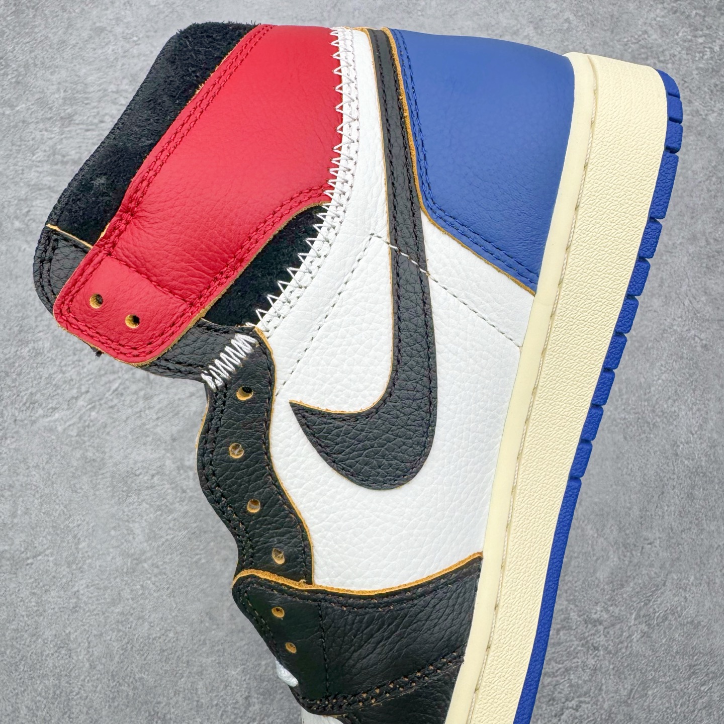 图片[7]-＃PK纯原 Union LA x Fragment Design x Air Jordan AJ1 Retro High NRG 三方联名四色拼接灰白蓝红 IO7847-002 圈内最强系列 高端零售特供批次 产品品控稳定性领先行业 各方面均可对飙L版 良心定价不杀猪 SZ原厂全套原楦原纸板冲刀磨具开发 原厂皮料加持 原厂港宝加持定型后跟R度完美 同源原厂电绣 飞翼针数密度立体效果一致 百分百一致原鞋 原厂拉帮工艺 针距密度一致 后跟弧度收口自然不对折 极致一眼正品既视感 进口玻璃冲刀皮料裁剪零毛边 全鞋电脑针车工艺 品控清洁度最高QC检验标准 免检产品 原厂订购鞋盒、鞋标、防尘纸、鞋撑、鞋带 追求极致的原厂味道 尺码：36 36.5 37.5 38 38.5 39 40 40.5 41 42 42.5 43 44 44.5 45 46 47.5-选品中心