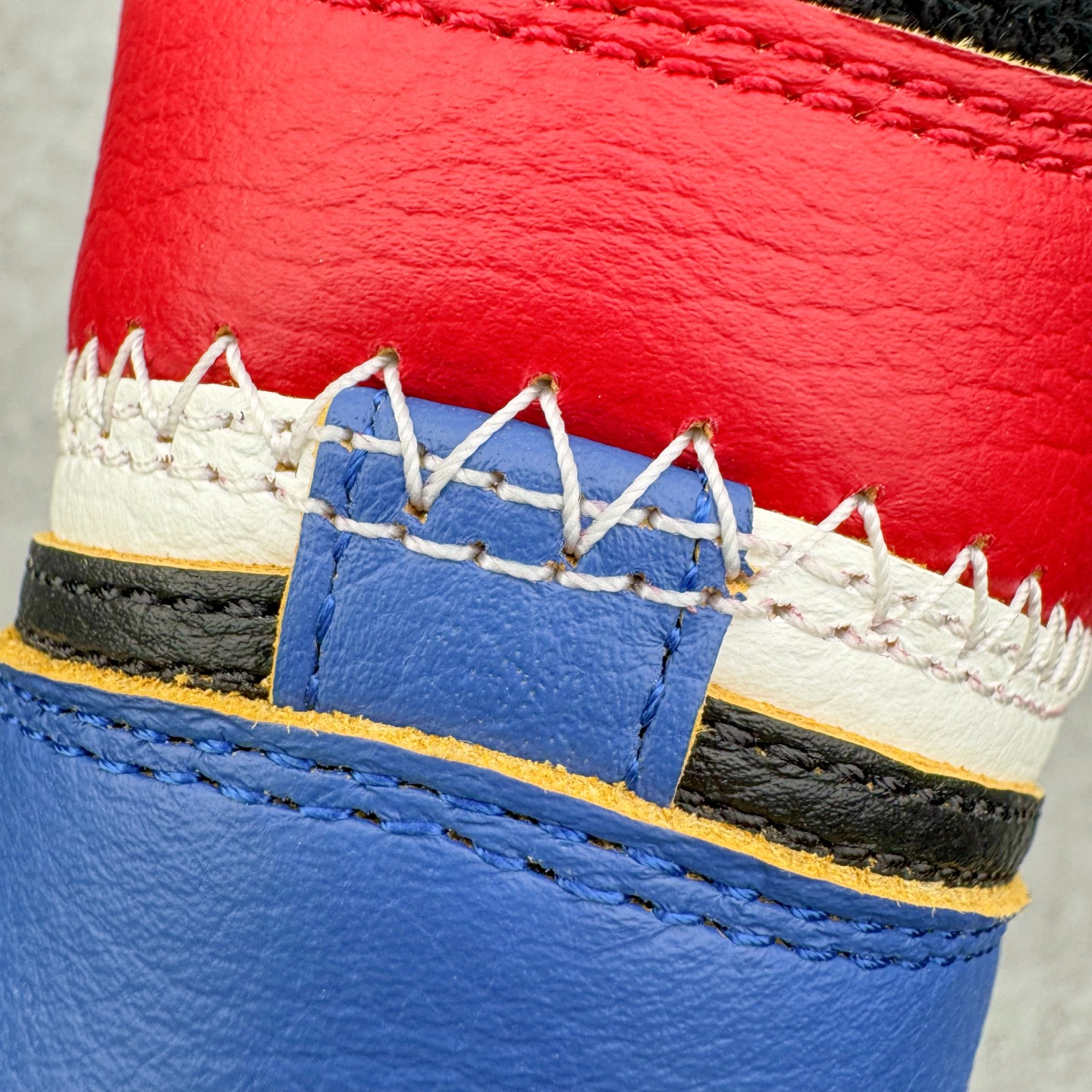 图片[17]-＃PK纯原 Union LA x Fragment Design x Air Jordan AJ1 Retro High NRG 三方联名四色拼接灰白蓝红 IO7847-002 圈内最强系列 高端零售特供批次 产品品控稳定性领先行业 各方面均可对飙L版 良心定价不杀猪 SZ原厂全套原楦原纸板冲刀磨具开发 原厂皮料加持 原厂港宝加持定型后跟R度完美 同源原厂电绣 飞翼针数密度立体效果一致 百分百一致原鞋 原厂拉帮工艺 针距密度一致 后跟弧度收口自然不对折 极致一眼正品既视感 进口玻璃冲刀皮料裁剪零毛边 全鞋电脑针车工艺 品控清洁度最高QC检验标准 免检产品 原厂订购鞋盒、鞋标、防尘纸、鞋撑、鞋带 追求极致的原厂味道 尺码：36 36.5 37.5 38 38.5 39 40 40.5 41 42 42.5 43 44 44.5 45 46 47.5-选品中心