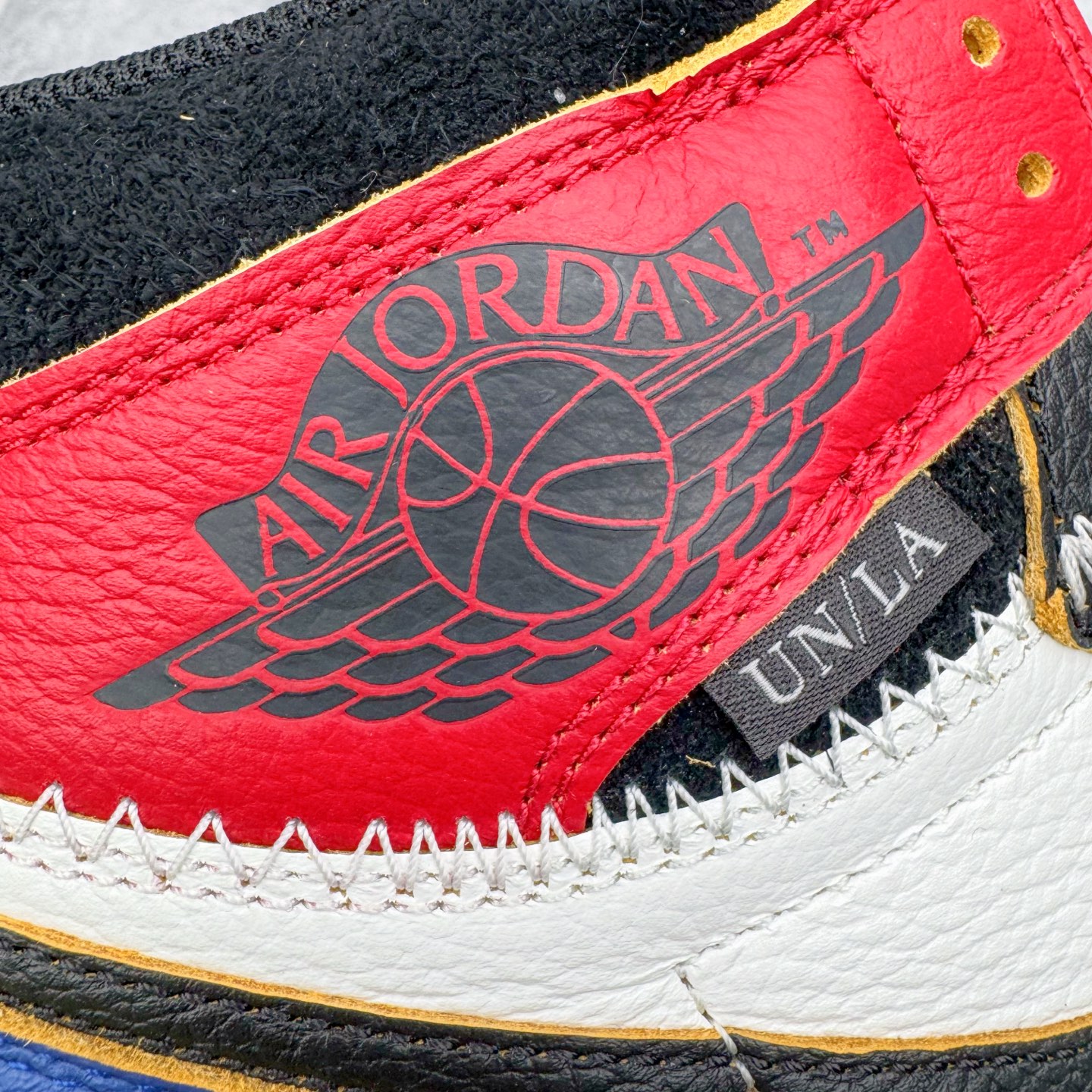 图片[22]-＃PK纯原 Union LA x Fragment Design x Air Jordan AJ1 Retro High NRG 三方联名四色拼接灰白蓝红 IO7847-002 圈内最强系列 高端零售特供批次 产品品控稳定性领先行业 各方面均可对飙L版 良心定价不杀猪 SZ原厂全套原楦原纸板冲刀磨具开发 原厂皮料加持 原厂港宝加持定型后跟R度完美 同源原厂电绣 飞翼针数密度立体效果一致 百分百一致原鞋 原厂拉帮工艺 针距密度一致 后跟弧度收口自然不对折 极致一眼正品既视感 进口玻璃冲刀皮料裁剪零毛边 全鞋电脑针车工艺 品控清洁度最高QC检验标准 免检产品 原厂订购鞋盒、鞋标、防尘纸、鞋撑、鞋带 追求极致的原厂味道 尺码：36 36.5 37.5 38 38.5 39 40 40.5 41 42 42.5 43 44 44.5 45 46 47.5-选品中心