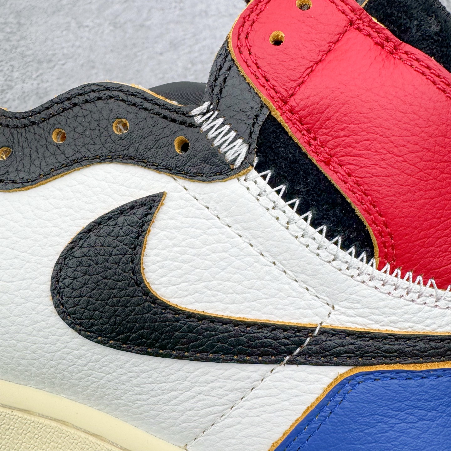 图片[19]-＃PK纯原 Union LA x Fragment Design x Air Jordan AJ1 Retro High NRG 三方联名四色拼接灰白蓝红 IO7847-002 圈内最强系列 高端零售特供批次 产品品控稳定性领先行业 各方面均可对飙L版 良心定价不杀猪 SZ原厂全套原楦原纸板冲刀磨具开发 原厂皮料加持 原厂港宝加持定型后跟R度完美 同源原厂电绣 飞翼针数密度立体效果一致 百分百一致原鞋 原厂拉帮工艺 针距密度一致 后跟弧度收口自然不对折 极致一眼正品既视感 进口玻璃冲刀皮料裁剪零毛边 全鞋电脑针车工艺 品控清洁度最高QC检验标准 免检产品 原厂订购鞋盒、鞋标、防尘纸、鞋撑、鞋带 追求极致的原厂味道 尺码：36 36.5 37.5 38 38.5 39 40 40.5 41 42 42.5 43 44 44.5 45 46 47.5-选品中心