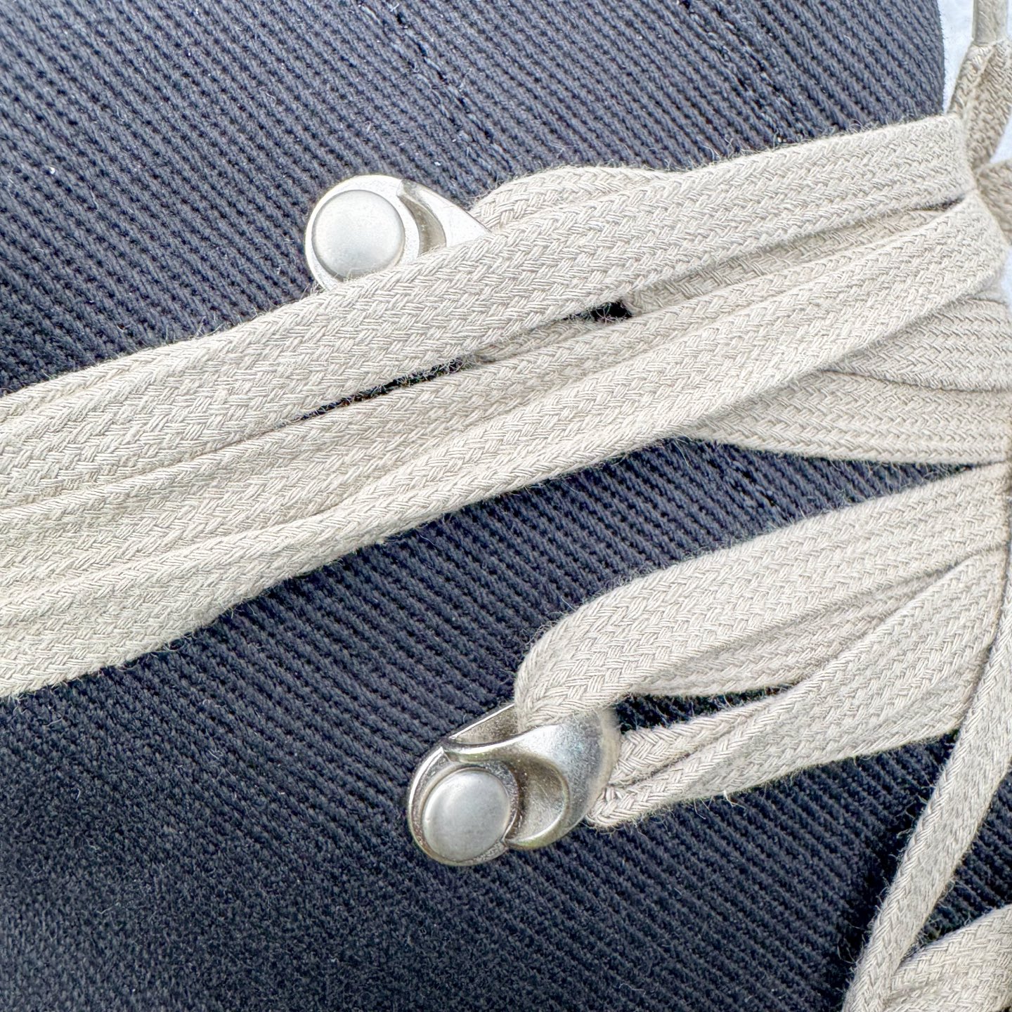 图片[19]-＃DG纯原 Rick Owens Drkshdw 瑞克·欧文斯尼龙罗缎高帮时尚运动板鞋 黑白 二级市场已经7K以上 平台客户随意卖四位数 RO广东原厂出品 纯原天花板 原版一比一复刻 冲正绝不翻车 还原度达到百分之98以上 原楦开发纸版版型 ZP拆解原版1：1复模裁片纸版 力求做到0错位 这样才能达到和zp一致的鞋型味道 采用进口cnc数控机床开发对版独家tpu奶香大底 区别于市场所有版本 zp同源全头层粒面小牛皮 达到和zp一致手感 原厂进口细纹布 万邦订购原厂高弹粉红色海绵 内里搭配软质细腻羊皮 TPU高密度大底 软硬度透光度高已经测试和原版一致 尺码：36 37 38 39 40 41 42 43 44 45 46-选品中心