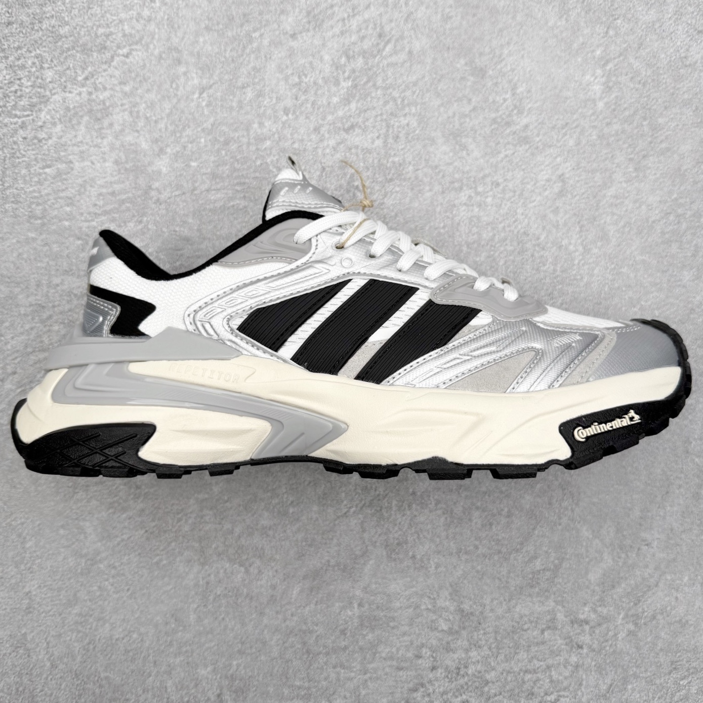 AD XLG STORM EDGE 经典百搭防滑老爹鞋 男女同款 实拍调校N版已经零色差零失真 百分百还原实物色彩所见即所得 不存在货不对板色差等低级问题 选购参考实物拍摄 不混卖不参货 只用心做好货严格选品 承诺混一赔十 尺码：36 36.5 37.5 38 38.5 39 40 40.5 41 42 42.5 43 44 44.5 45-选品中心