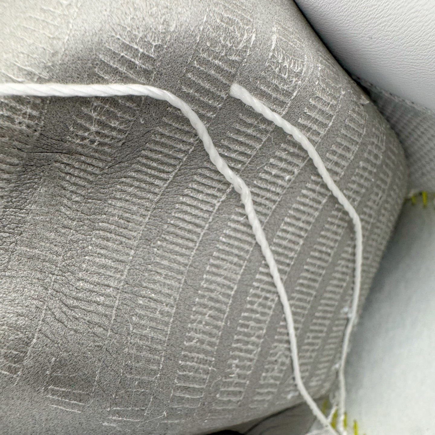 图片[12]-＃G5 NOCTA x NK Air Force 1 Low \’07 空军一号低帮经典板鞋 Drake联名纯白 CZ8065-100 独家私模大底 头层原厂皮料 原盒原配 不规则波浪大底咬花 全鞋电脑针车 工整有序 视觉效果满分 原厂拉帮手法 标准四线 密度针距针孔大小控制到位 原装反口里网布海绵 正确卡色网眼大小 新版鞋撑改用纸团代替 原厂港宝加持完美还原灵魂版型 原盒原配从里到外百分百还原 原厂全头层原厂皮料 原标原盒 内置Sole气垫 中底白色背胶 中底划线 已经无限的接近公司 原厂楦头 原厂刺绣 后跟弧度修正 独家私模最大开发到47.5 尺码：36 36.5 37.5 38 38.5 39 40 40.5 41 42 42.5 43 44 44.5 45 46 47.5-选品中心