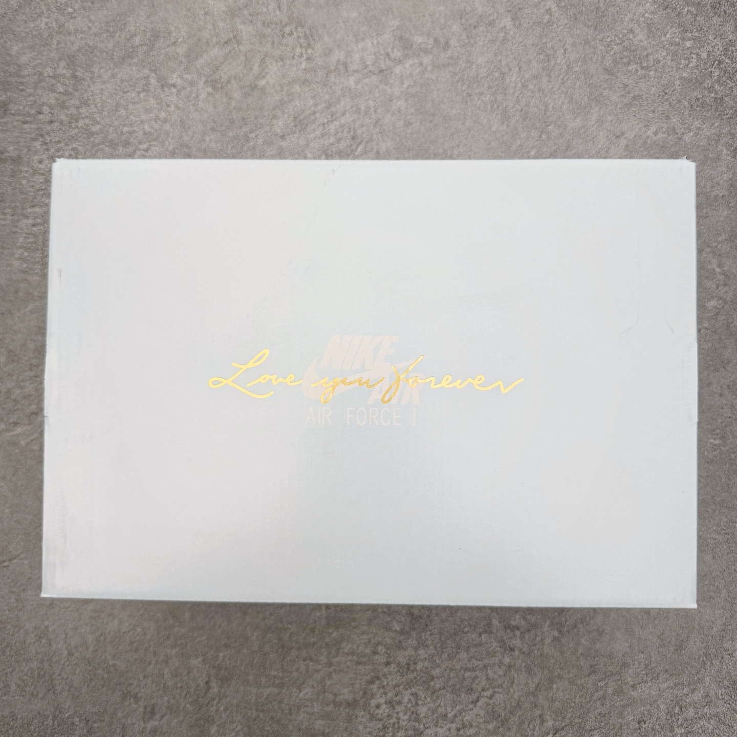 图片[28]-＃G5 NOCTA x NK Air Force 1 Low \’07 空军一号低帮经典板鞋 Drake联名纯白 CZ8065-100 独家私模大底 头层原厂皮料 原盒原配 不规则波浪大底咬花 全鞋电脑针车 工整有序 视觉效果满分 原厂拉帮手法 标准四线 密度针距针孔大小控制到位 原装反口里网布海绵 正确卡色网眼大小 新版鞋撑改用纸团代替 原厂港宝加持完美还原灵魂版型 原盒原配从里到外百分百还原 原厂全头层原厂皮料 原标原盒 内置Sole气垫 中底白色背胶 中底划线 已经无限的接近公司 原厂楦头 原厂刺绣 后跟弧度修正 独家私模最大开发到47.5 尺码：36 36.5 37.5 38 38.5 39 40 40.5 41 42 42.5 43 44 44.5 45 46 47.5-选品中心