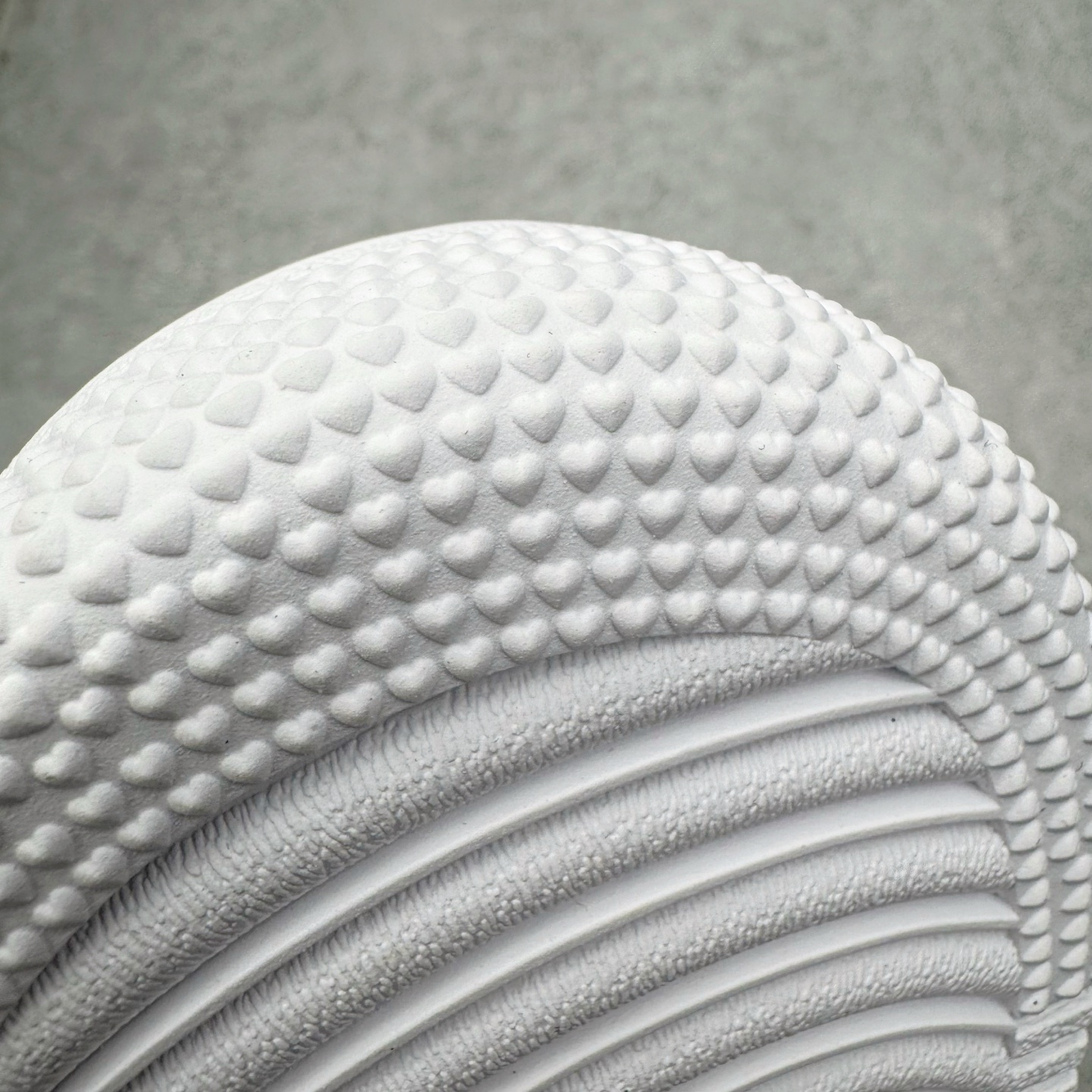 图片[26]-＃G5 NOCTA x NK Air Force 1 Low \’07 空军一号低帮经典板鞋 Drake联名纯白 CZ8065-100 独家私模大底 头层原厂皮料 原盒原配 不规则波浪大底咬花 全鞋电脑针车 工整有序 视觉效果满分 原厂拉帮手法 标准四线 密度针距针孔大小控制到位 原装反口里网布海绵 正确卡色网眼大小 新版鞋撑改用纸团代替 原厂港宝加持完美还原灵魂版型 原盒原配从里到外百分百还原 原厂全头层原厂皮料 原标原盒 内置Sole气垫 中底白色背胶 中底划线 已经无限的接近公司 原厂楦头 原厂刺绣 后跟弧度修正 独家私模最大开发到47.5 尺码：36 36.5 37.5 38 38.5 39 40 40.5 41 42 42.5 43 44 44.5 45 46 47.5-选品中心