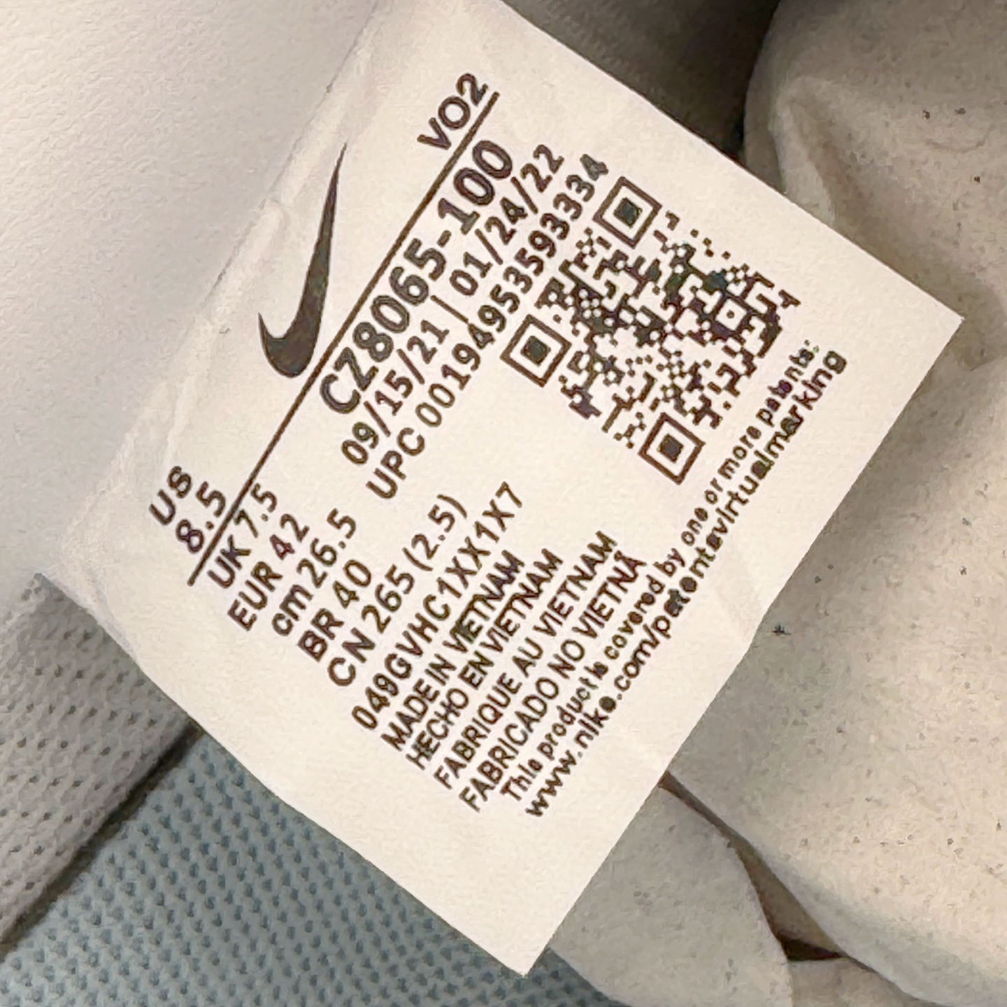 图片[14]-＃G5 NOCTA x NK Air Force 1 Low \’07 空军一号低帮经典板鞋 Drake联名纯白 CZ8065-100 独家私模大底 头层原厂皮料 原盒原配 不规则波浪大底咬花 全鞋电脑针车 工整有序 视觉效果满分 原厂拉帮手法 标准四线 密度针距针孔大小控制到位 原装反口里网布海绵 正确卡色网眼大小 新版鞋撑改用纸团代替 原厂港宝加持完美还原灵魂版型 原盒原配从里到外百分百还原 原厂全头层原厂皮料 原标原盒 内置Sole气垫 中底白色背胶 中底划线 已经无限的接近公司 原厂楦头 原厂刺绣 后跟弧度修正 独家私模最大开发到47.5 尺码：36 36.5 37.5 38 38.5 39 40 40.5 41 42 42.5 43 44 44.5 45 46 47.5-选品中心