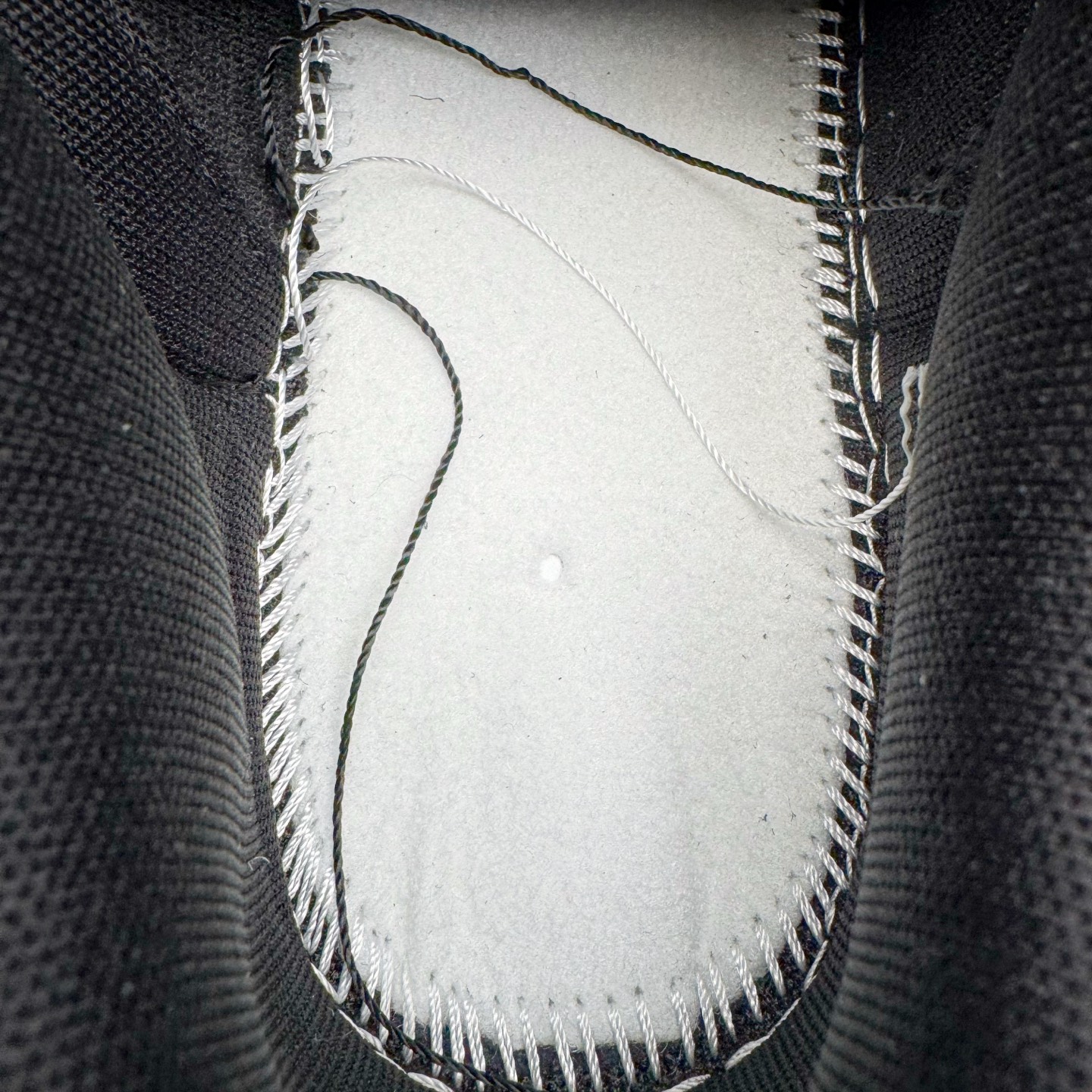 图片[12]-＃YC纯原 NK Dunk Low 黑白 IO7606-010 实力大厂出品 新配色陆续开发 利润个位数只为口碑 全套原纸板楦头开发 确保原汁原味 完美呈现DUNK版型 一比一鞋头弧度高度鞋身弧度 此版本只针对中端市场 皮料材质有所更替 其他数据细节工艺流程均保持一致 绝不口嗨 细节品控鞋型随意对比 独家私模官方第六代原厂航空铝磨具打磨大底 鞋头坡度极致还原 无解鞋型 原盒原配 圈内天花板工艺 原厂玻璃冲刀 超高清洁度 全鞋零毛边皮料切割 原厂中底布点胶 中底布拉帮走线遵循公司 尺码：36 36.5 37.5 38 38.5 39 40 40.5 41 42 42.5 43 44 44.5 45 46-选品中心