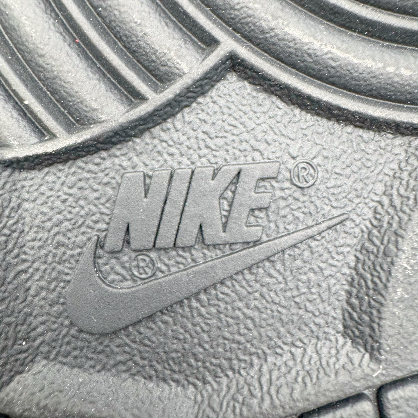 图片[20]-＃YC纯原 NK Dunk Low 黑白 IO7606-010 实力大厂出品 新配色陆续开发 利润个位数只为口碑 全套原纸板楦头开发 确保原汁原味 完美呈现DUNK版型 一比一鞋头弧度高度鞋身弧度 此版本只针对中端市场 皮料材质有所更替 其他数据细节工艺流程均保持一致 绝不口嗨 细节品控鞋型随意对比 独家私模官方第六代原厂航空铝磨具打磨大底 鞋头坡度极致还原 无解鞋型 原盒原配 圈内天花板工艺 原厂玻璃冲刀 超高清洁度 全鞋零毛边皮料切割 原厂中底布点胶 中底布拉帮走线遵循公司 尺码：36 36.5 37.5 38 38.5 39 40 40.5 41 42 42.5 43 44 44.5 45 46-选品中心