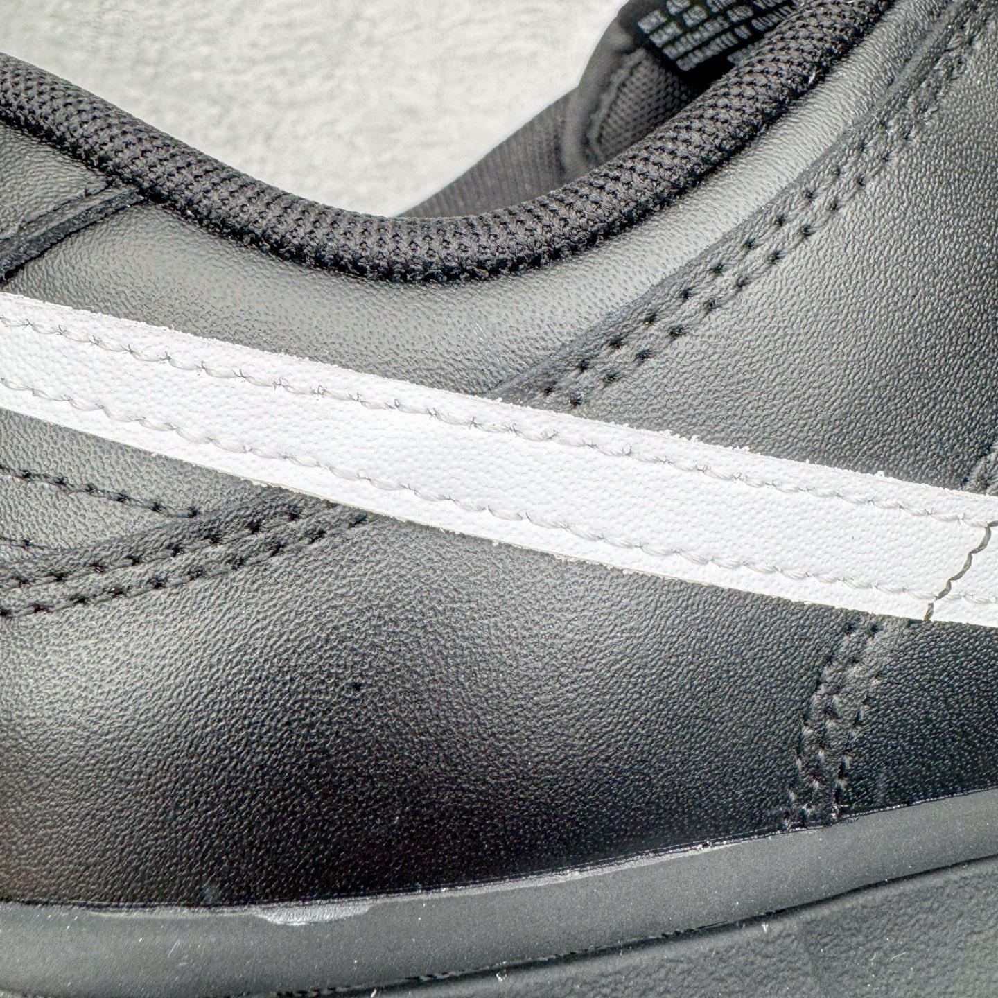 图片[17]-＃YC纯原 NK Dunk Low 黑白 IO7606-010 实力大厂出品 新配色陆续开发 利润个位数只为口碑 全套原纸板楦头开发 确保原汁原味 完美呈现DUNK版型 一比一鞋头弧度高度鞋身弧度 此版本只针对中端市场 皮料材质有所更替 其他数据细节工艺流程均保持一致 绝不口嗨 细节品控鞋型随意对比 独家私模官方第六代原厂航空铝磨具打磨大底 鞋头坡度极致还原 无解鞋型 原盒原配 圈内天花板工艺 原厂玻璃冲刀 超高清洁度 全鞋零毛边皮料切割 原厂中底布点胶 中底布拉帮走线遵循公司 尺码：36 36.5 37.5 38 38.5 39 40 40.5 41 42 42.5 43 44 44.5 45 46-选品中心