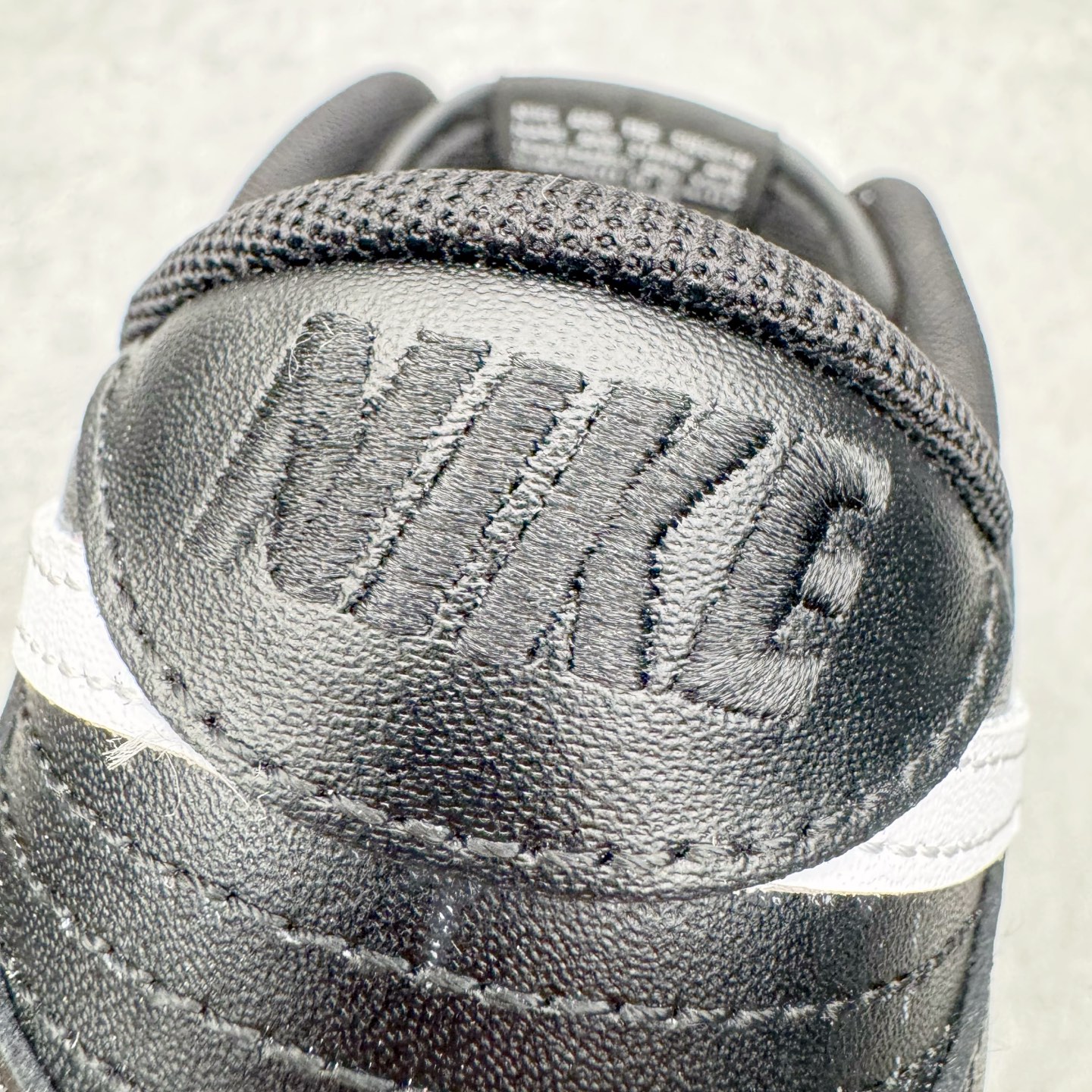 图片[16]-＃YC纯原 NK Dunk Low 黑白 IO7606-010 实力大厂出品 新配色陆续开发 利润个位数只为口碑 全套原纸板楦头开发 确保原汁原味 完美呈现DUNK版型 一比一鞋头弧度高度鞋身弧度 此版本只针对中端市场 皮料材质有所更替 其他数据细节工艺流程均保持一致 绝不口嗨 细节品控鞋型随意对比 独家私模官方第六代原厂航空铝磨具打磨大底 鞋头坡度极致还原 无解鞋型 原盒原配 圈内天花板工艺 原厂玻璃冲刀 超高清洁度 全鞋零毛边皮料切割 原厂中底布点胶 中底布拉帮走线遵循公司 尺码：36 36.5 37.5 38 38.5 39 40 40.5 41 42 42.5 43 44 44.5 45 46-选品中心