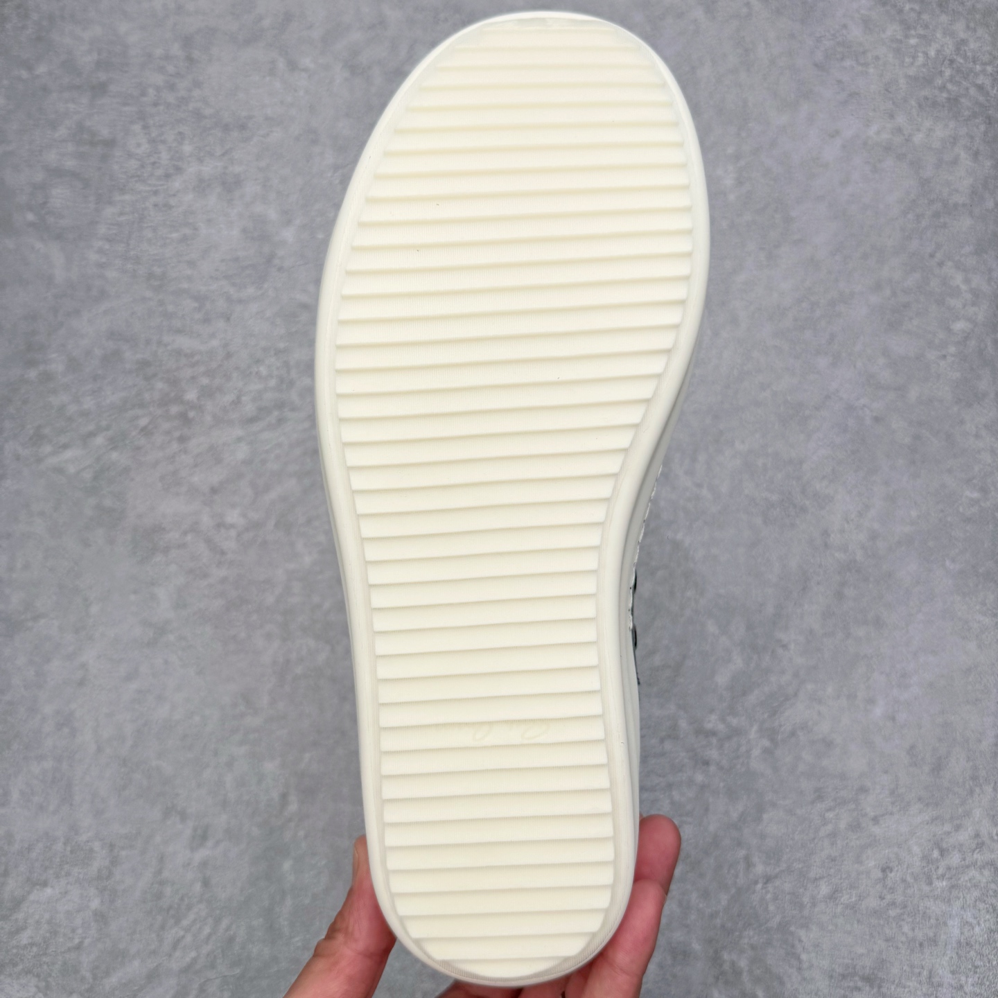 图片[9]-＃DG纯原 Rick Owens Edfu 瑞克·欧文斯高帮皮面时尚运动板鞋 棕色擦旧 二级市场已经7K以上 平台客户随意卖四位数 RO广东原厂出品 纯原天花板 原版一比一复刻 冲正绝不翻车 还原度达到百分之98以上 原楦开发纸版版型 ZP拆解原版1：1复模裁片纸版 力求做到0错位 这样才能达到和zp一致的鞋型味道 采用进口cnc数控机床开发对版独家tpu奶香大底 区别于市场所有版本 zp同源全头层粒面小牛皮 达到和zp一致手感 原厂进口细纹布 万邦订购原厂高弹粉红色海绵 内里搭配软质细腻羊皮 TPU高密度大底 软硬度透光度高已经测试和原版一致 尺码：36 37 38 39 40 41 42 43 44 45 46-选品中心