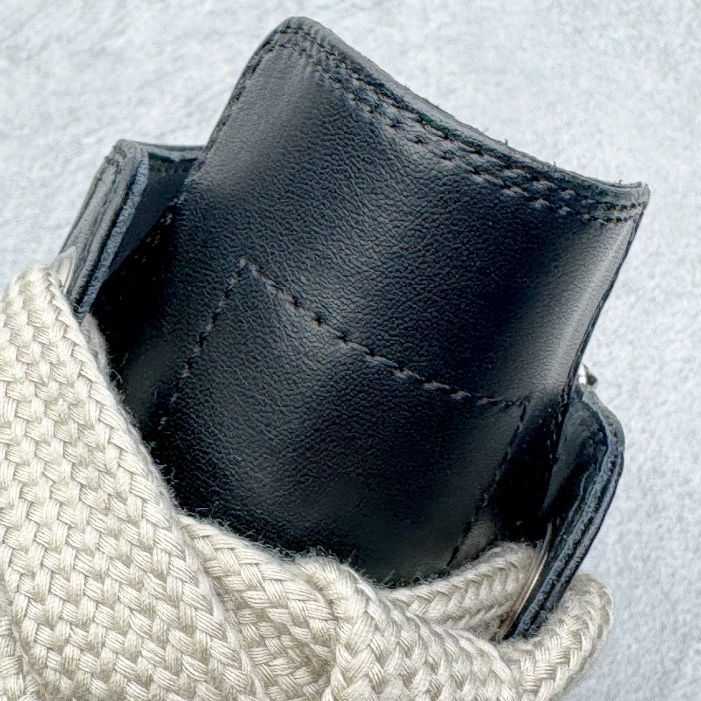 图片[15]-＃DG纯原 Rick Owens Edfu 瑞克·欧文斯高帮皮面时尚运动板鞋 棕色擦旧 二级市场已经7K以上 平台客户随意卖四位数 RO广东原厂出品 纯原天花板 原版一比一复刻 冲正绝不翻车 还原度达到百分之98以上 原楦开发纸版版型 ZP拆解原版1：1复模裁片纸版 力求做到0错位 这样才能达到和zp一致的鞋型味道 采用进口cnc数控机床开发对版独家tpu奶香大底 区别于市场所有版本 zp同源全头层粒面小牛皮 达到和zp一致手感 原厂进口细纹布 万邦订购原厂高弹粉红色海绵 内里搭配软质细腻羊皮 TPU高密度大底 软硬度透光度高已经测试和原版一致 尺码：36 37 38 39 40 41 42 43 44 45 46-选品中心