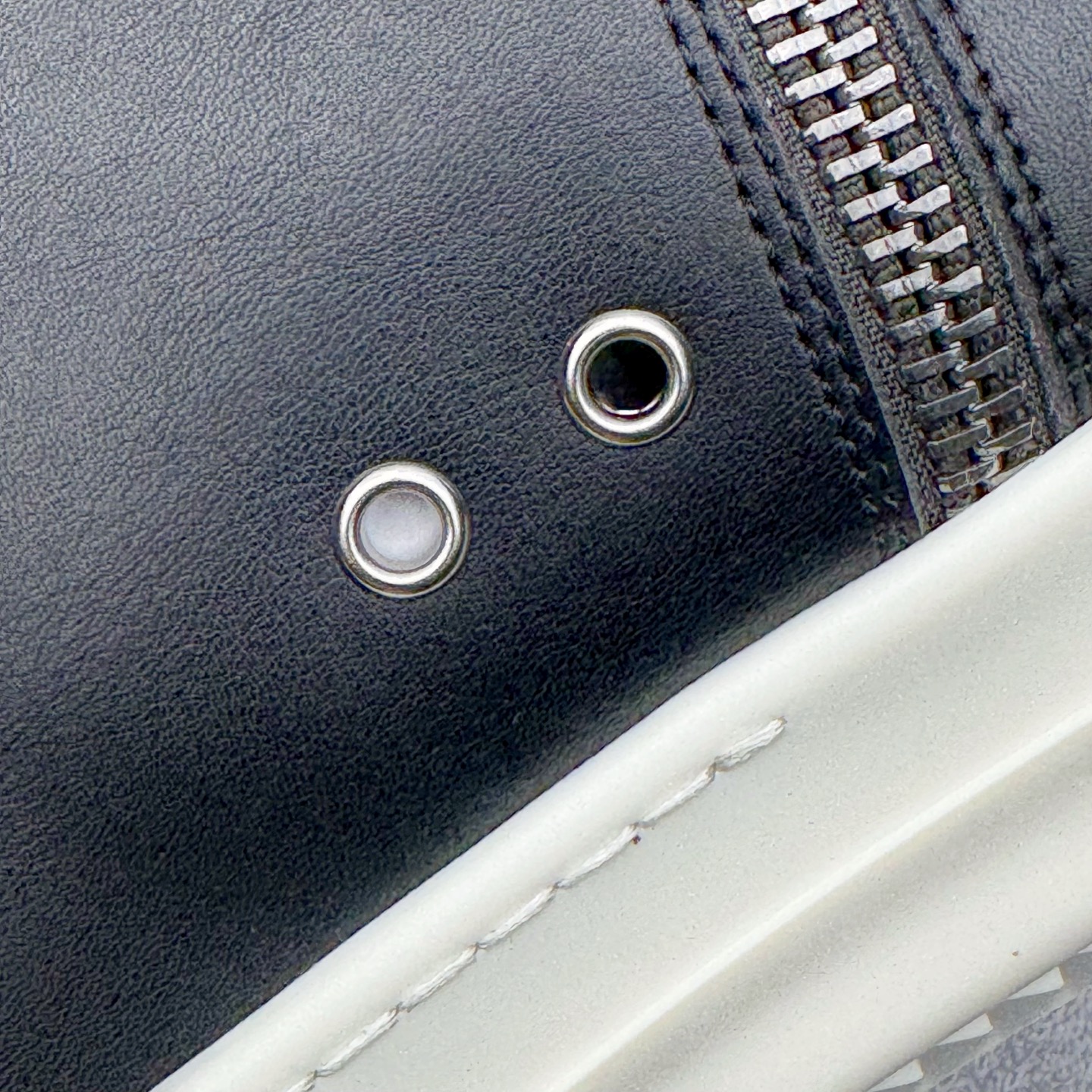 图片[13]-＃DG纯原 Rick Owens Edfu 瑞克·欧文斯高帮皮面时尚运动板鞋 棕色擦旧 二级市场已经7K以上 平台客户随意卖四位数 RO广东原厂出品 纯原天花板 原版一比一复刻 冲正绝不翻车 还原度达到百分之98以上 原楦开发纸版版型 ZP拆解原版1：1复模裁片纸版 力求做到0错位 这样才能达到和zp一致的鞋型味道 采用进口cnc数控机床开发对版独家tpu奶香大底 区别于市场所有版本 zp同源全头层粒面小牛皮 达到和zp一致手感 原厂进口细纹布 万邦订购原厂高弹粉红色海绵 内里搭配软质细腻羊皮 TPU高密度大底 软硬度透光度高已经测试和原版一致 尺码：36 37 38 39 40 41 42 43 44 45 46-选品中心