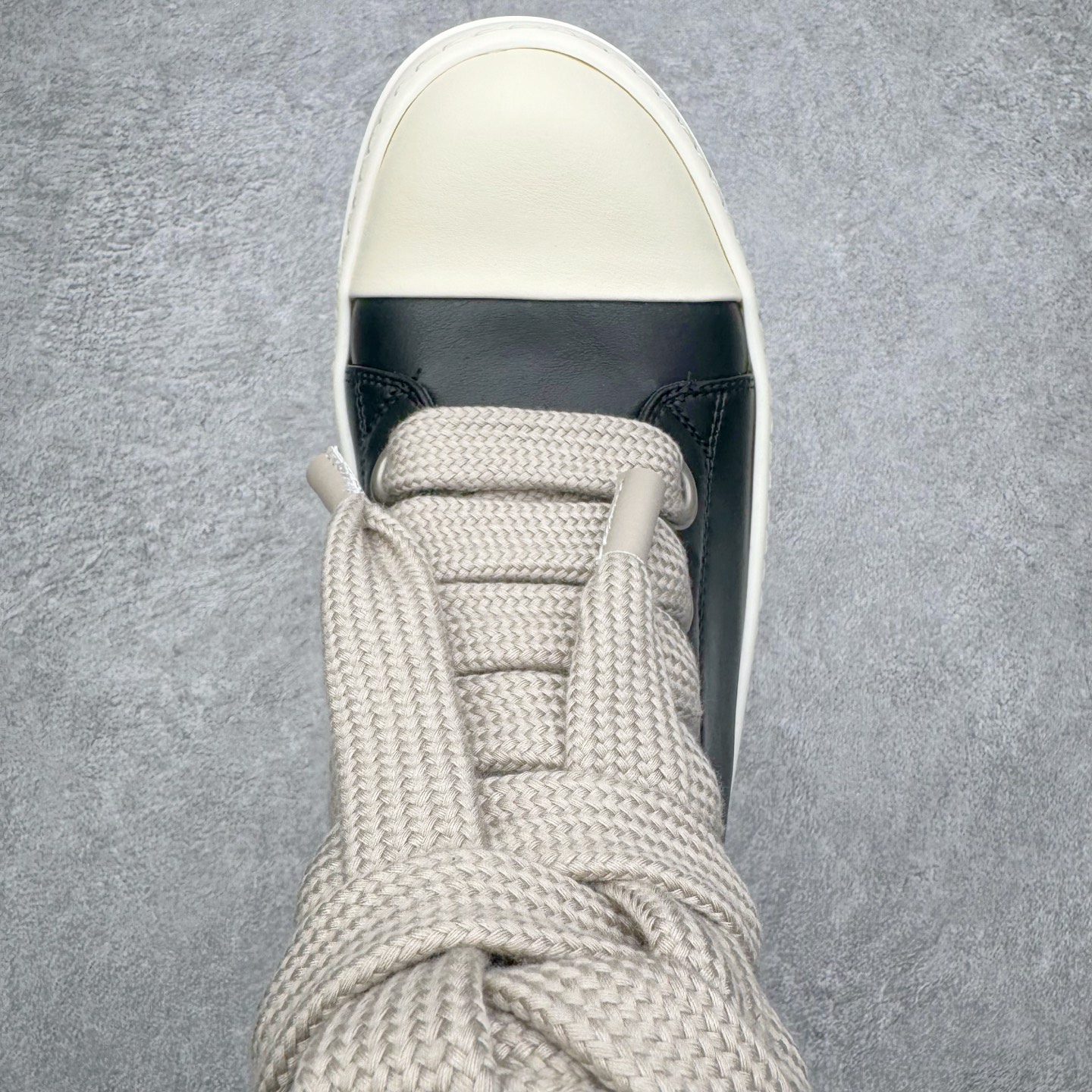 图片[4]-＃DG纯原 Rick Owens Edfu 瑞克·欧文斯高帮皮面时尚运动板鞋 棕色擦旧 二级市场已经7K以上 平台客户随意卖四位数 RO广东原厂出品 纯原天花板 原版一比一复刻 冲正绝不翻车 还原度达到百分之98以上 原楦开发纸版版型 ZP拆解原版1：1复模裁片纸版 力求做到0错位 这样才能达到和zp一致的鞋型味道 采用进口cnc数控机床开发对版独家tpu奶香大底 区别于市场所有版本 zp同源全头层粒面小牛皮 达到和zp一致手感 原厂进口细纹布 万邦订购原厂高弹粉红色海绵 内里搭配软质细腻羊皮 TPU高密度大底 软硬度透光度高已经测试和原版一致 尺码：36 37 38 39 40 41 42 43 44 45 46-选品中心