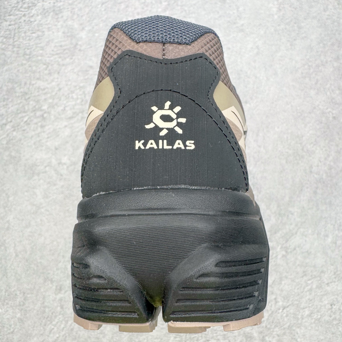 图片[8]-＃K版 凯乐石KAILAS 远征 MAX FLT 运动户外 防滑防水透气 低帮 登山徒步鞋 KAILAS凯乐石品牌是全球三大全系攀登品牌之一，于2003年创立于中国广州，致力于为有攀登梦想的户外运动员及爱好者，研发制造功能性专业装备，满足他们在极限环境下安全舒适的需求，凯乐石专注于科技面料的开发及专业功能设计，产品线覆盖登山、攀岩、徒步、越野跑山、露营、旅行等多项户外运动，通过运动员的测试反馈，不断进化迭代，产品荣获国内外大奖71座，发明专利21个，更突破性的自主研发攀登器械，打造出中国的攀登硬实力。实拍调校N版已经零色差零失真 百分百还原实物色彩所见即所得 不存在货不对板色差等低级问题 选购参考实物拍摄 不混卖不参货 只用心做好货严格选品 承诺混一赔十 尺码：36 36.5 37.5 38 38.5 39 39.5 40 40.5 41 41.5 42 42.5 43 44 44.5 45-选品中心