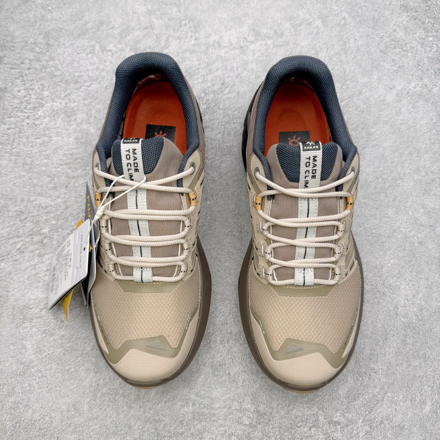 图片[2]-＃K版 凯乐石KAILAS 远征 MAX FLT 运动户外 防滑防水透气 低帮 登山徒步鞋 KAILAS凯乐石品牌是全球三大全系攀登品牌之一，于2003年创立于中国广州，致力于为有攀登梦想的户外运动员及爱好者，研发制造功能性专业装备，满足他们在极限环境下安全舒适的需求，凯乐石专注于科技面料的开发及专业功能设计，产品线覆盖登山、攀岩、徒步、越野跑山、露营、旅行等多项户外运动，通过运动员的测试反馈，不断进化迭代，产品荣获国内外大奖71座，发明专利21个，更突破性的自主研发攀登器械，打造出中国的攀登硬实力。实拍调校N版已经零色差零失真 百分百还原实物色彩所见即所得 不存在货不对板色差等低级问题 选购参考实物拍摄 不混卖不参货 只用心做好货严格选品 承诺混一赔十 尺码：36 36.5 37.5 38 38.5 39 39.5 40 40.5 41 41.5 42 42.5 43 44 44.5 45-选品中心