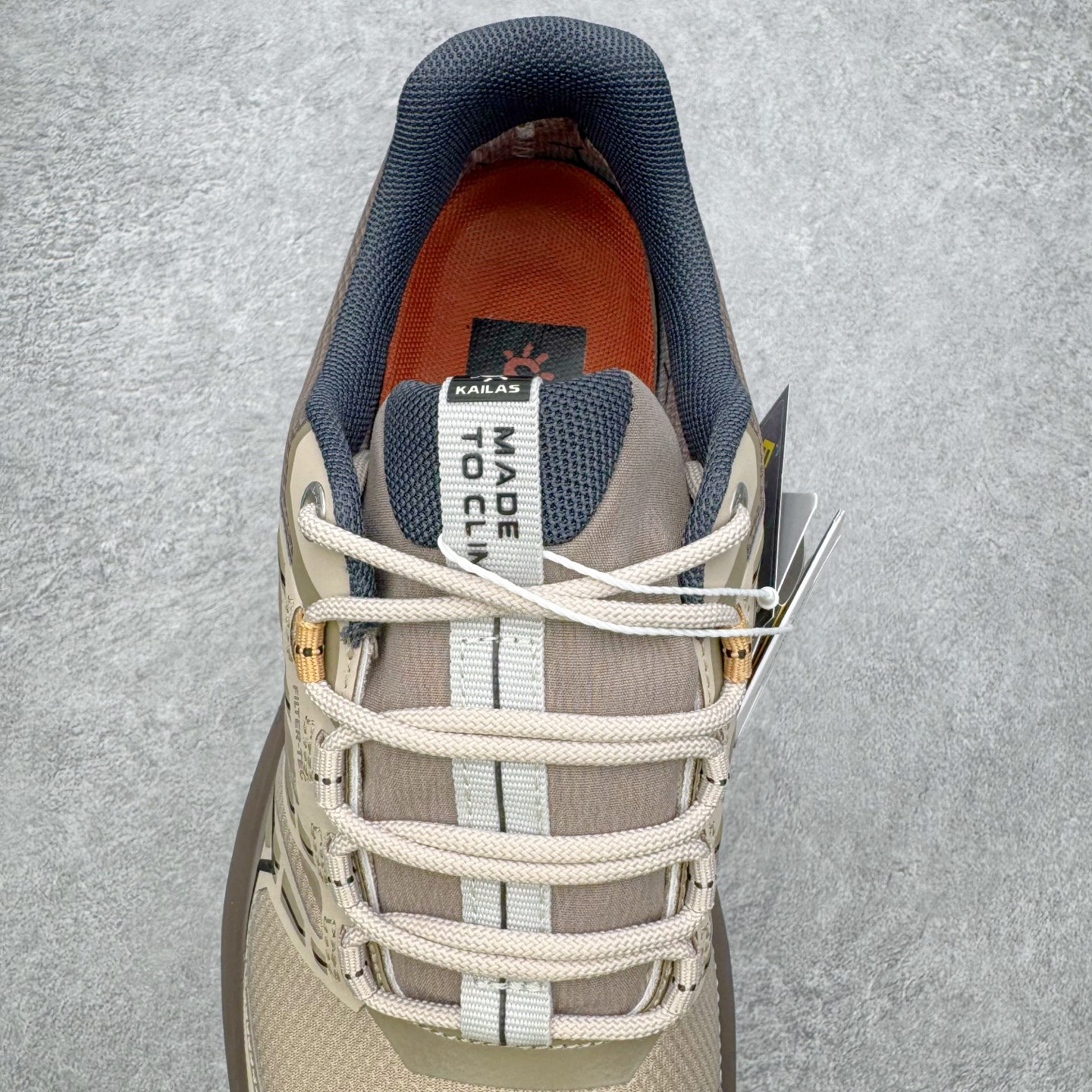 图片[5]-＃K版 凯乐石KAILAS 远征 MAX FLT 运动户外 防滑防水透气 低帮 登山徒步鞋 KAILAS凯乐石品牌是全球三大全系攀登品牌之一，于2003年创立于中国广州，致力于为有攀登梦想的户外运动员及爱好者，研发制造功能性专业装备，满足他们在极限环境下安全舒适的需求，凯乐石专注于科技面料的开发及专业功能设计，产品线覆盖登山、攀岩、徒步、越野跑山、露营、旅行等多项户外运动，通过运动员的测试反馈，不断进化迭代，产品荣获国内外大奖71座，发明专利21个，更突破性的自主研发攀登器械，打造出中国的攀登硬实力。实拍调校N版已经零色差零失真 百分百还原实物色彩所见即所得 不存在货不对板色差等低级问题 选购参考实物拍摄 不混卖不参货 只用心做好货严格选品 承诺混一赔十 尺码：36 36.5 37.5 38 38.5 39 39.5 40 40.5 41 41.5 42 42.5 43 44 44.5 45-选品中心