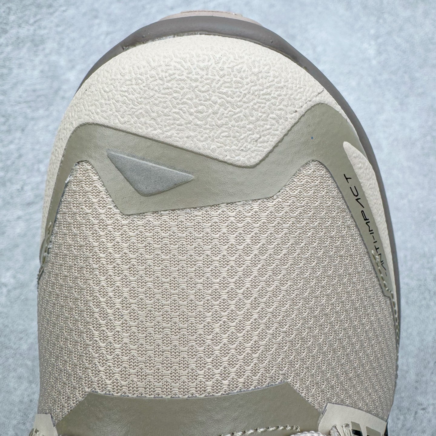 图片[15]-＃K版 凯乐石KAILAS 远征 MAX FLT 运动户外 防滑防水透气 低帮 登山徒步鞋 KAILAS凯乐石品牌是全球三大全系攀登品牌之一，于2003年创立于中国广州，致力于为有攀登梦想的户外运动员及爱好者，研发制造功能性专业装备，满足他们在极限环境下安全舒适的需求，凯乐石专注于科技面料的开发及专业功能设计，产品线覆盖登山、攀岩、徒步、越野跑山、露营、旅行等多项户外运动，通过运动员的测试反馈，不断进化迭代，产品荣获国内外大奖71座，发明专利21个，更突破性的自主研发攀登器械，打造出中国的攀登硬实力。实拍调校N版已经零色差零失真 百分百还原实物色彩所见即所得 不存在货不对板色差等低级问题 选购参考实物拍摄 不混卖不参货 只用心做好货严格选品 承诺混一赔十 尺码：36 36.5 37.5 38 38.5 39 39.5 40 40.5 41 41.5 42 42.5 43 44 44.5 45-选品中心