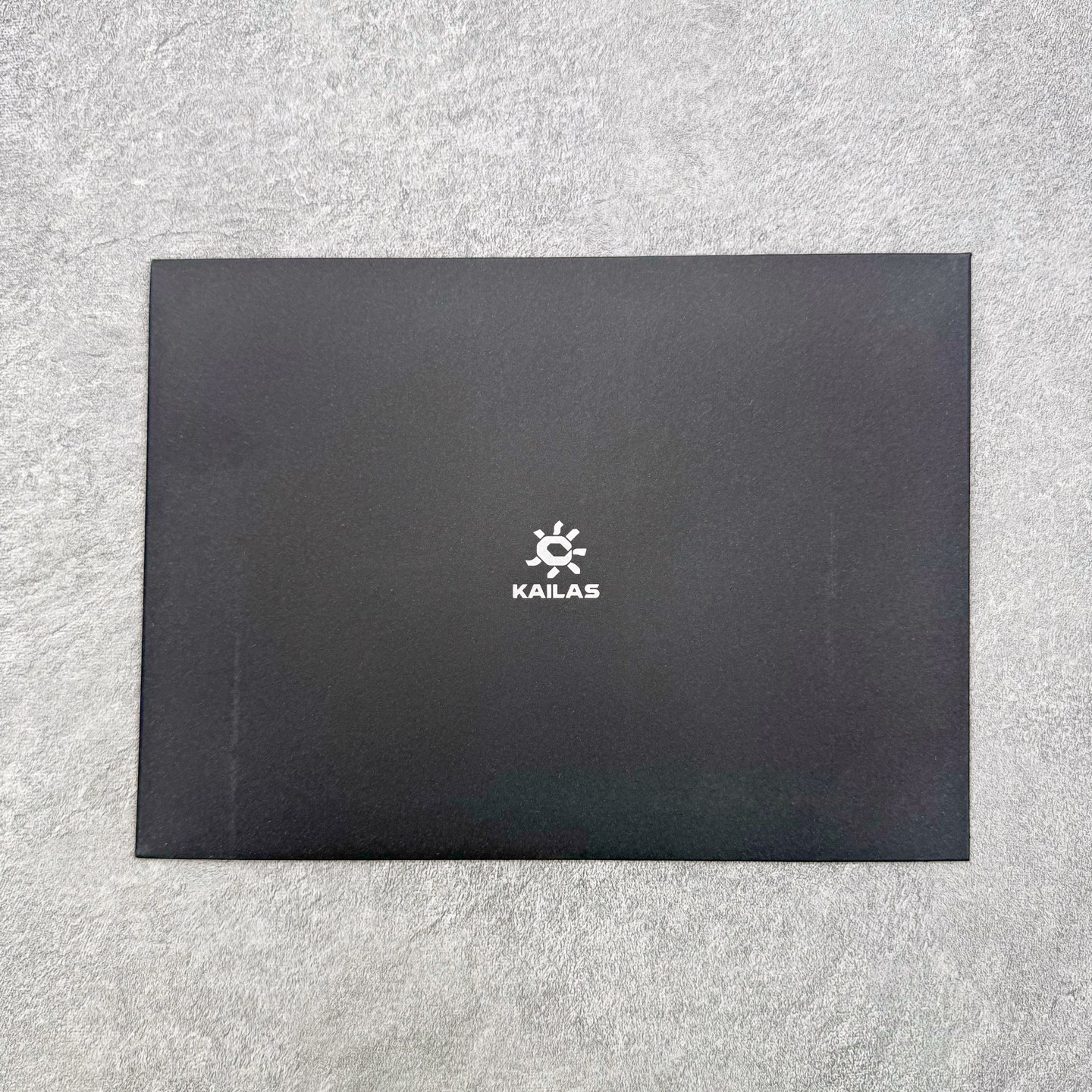 图片[10]-＃K版 凯乐石KAILAS 远征 MAX FLT 运动户外 防滑防水透气 低帮 登山徒步鞋 KAILAS凯乐石品牌是全球三大全系攀登品牌之一，于2003年创立于中国广州，致力于为有攀登梦想的户外运动员及爱好者，研发制造功能性专业装备，满足他们在极限环境下安全舒适的需求，凯乐石专注于科技面料的开发及专业功能设计，产品线覆盖登山、攀岩、徒步、越野跑山、露营、旅行等多项户外运动，通过运动员的测试反馈，不断进化迭代，产品荣获国内外大奖71座，发明专利21个，更突破性的自主研发攀登器械，打造出中国的攀登硬实力。实拍调校N版已经零色差零失真 百分百还原实物色彩所见即所得 不存在货不对板色差等低级问题 选购参考实物拍摄 不混卖不参货 只用心做好货严格选品 承诺混一赔十 尺码：36 36.5 37.5 38 38.5 39 39.5 40 40.5 41 41.5 42 42.5 43 44 44.5 45-选品中心