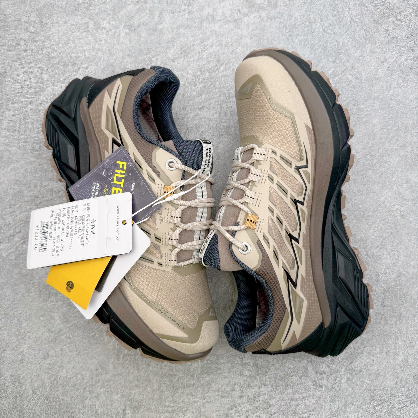 图片[3]-＃K版 凯乐石KAILAS 远征 MAX FLT 运动户外 防滑防水透气 低帮 登山徒步鞋 KAILAS凯乐石品牌是全球三大全系攀登品牌之一，于2003年创立于中国广州，致力于为有攀登梦想的户外运动员及爱好者，研发制造功能性专业装备，满足他们在极限环境下安全舒适的需求，凯乐石专注于科技面料的开发及专业功能设计，产品线覆盖登山、攀岩、徒步、越野跑山、露营、旅行等多项户外运动，通过运动员的测试反馈，不断进化迭代，产品荣获国内外大奖71座，发明专利21个，更突破性的自主研发攀登器械，打造出中国的攀登硬实力。实拍调校N版已经零色差零失真 百分百还原实物色彩所见即所得 不存在货不对板色差等低级问题 选购参考实物拍摄 不混卖不参货 只用心做好货严格选品 承诺混一赔十 尺码：36 36.5 37.5 38 38.5 39 39.5 40 40.5 41 41.5 42 42.5 43 44 44.5 45-选品中心